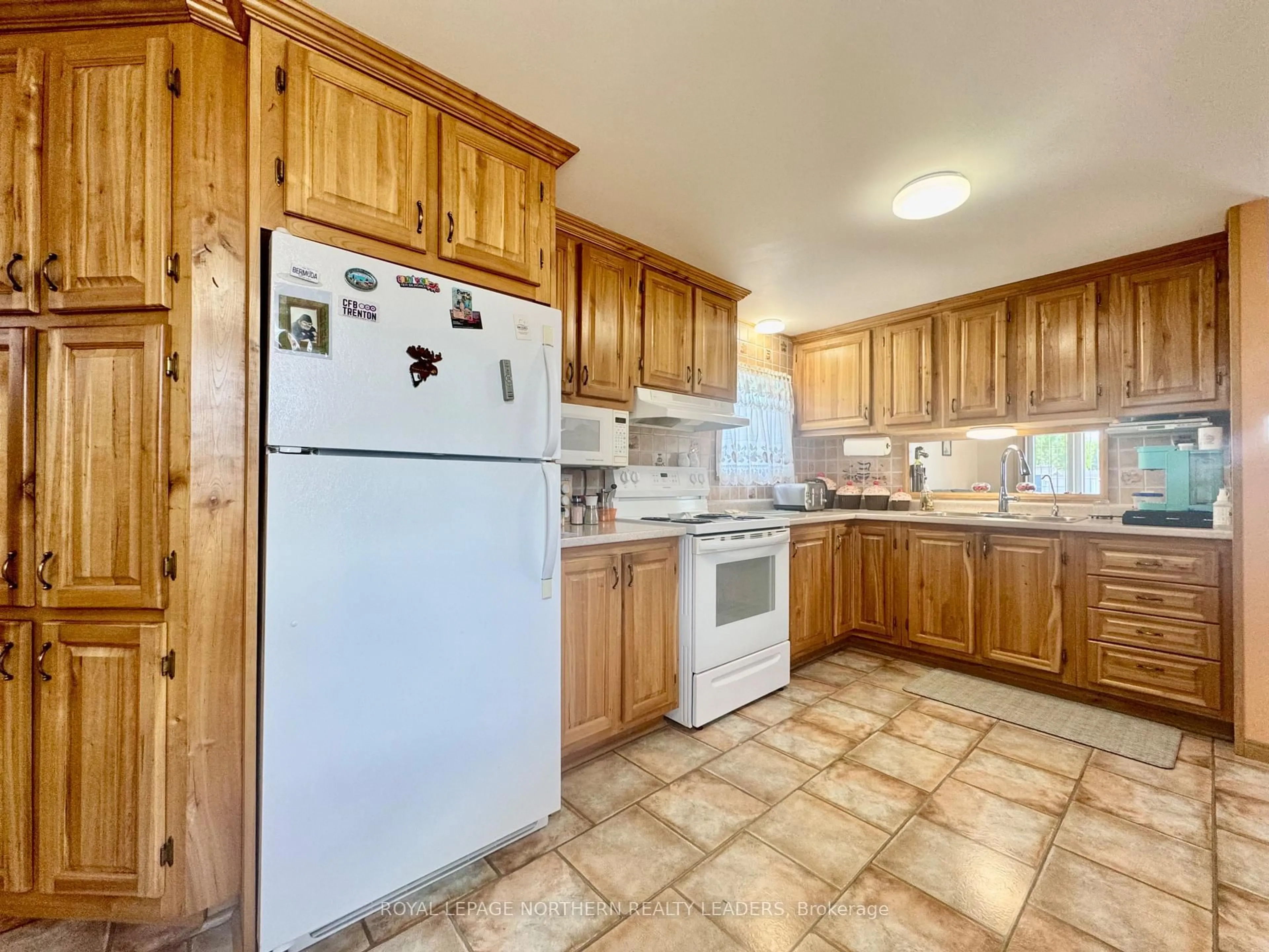 Standard kitchen, unknown for 14 Renard Rd, Timmins Ontario P4R 0E6