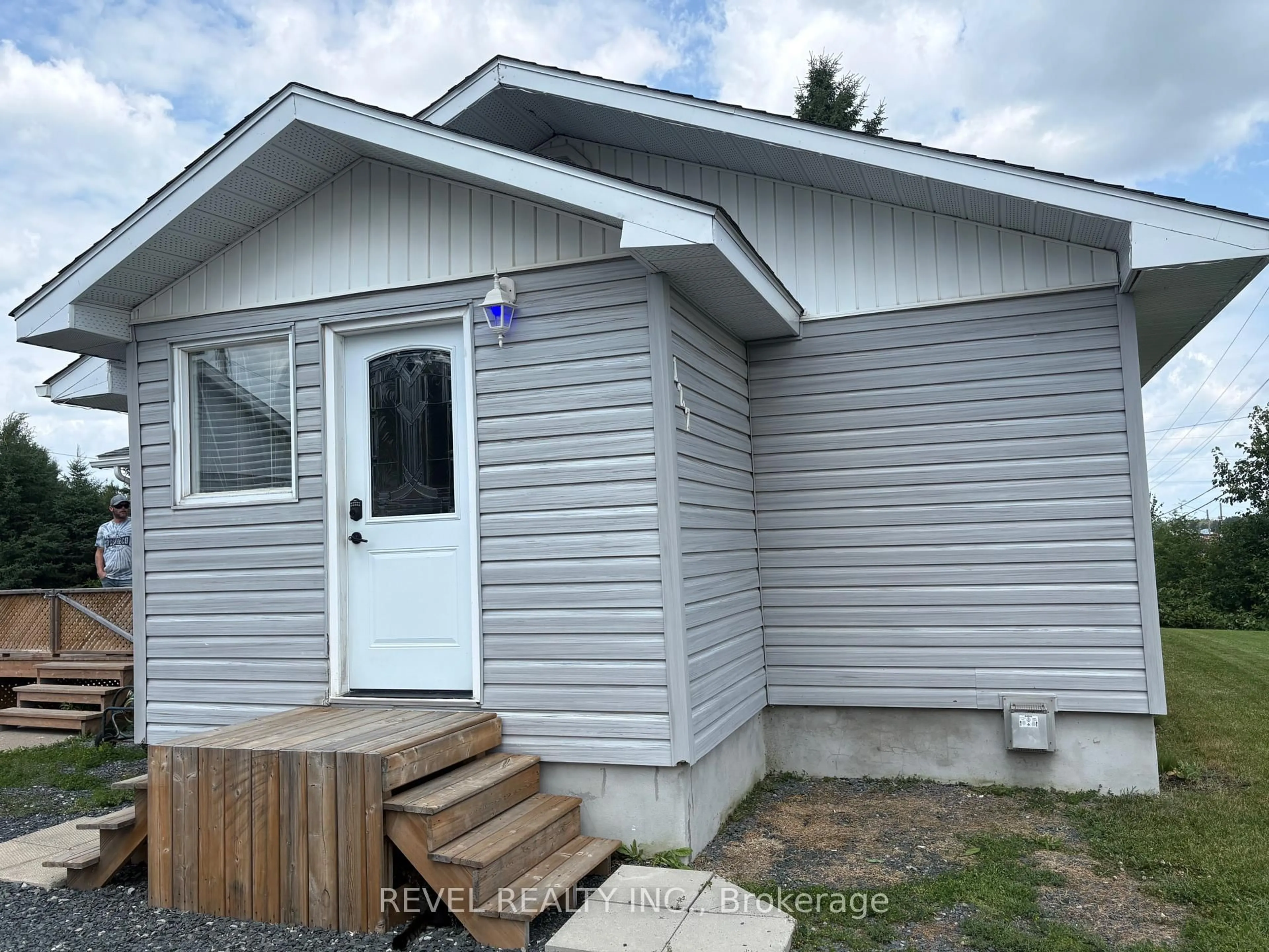 Home with vinyl exterior material, unknown for 127 Genier Rd, Cochrane Ontario P0L 1C0