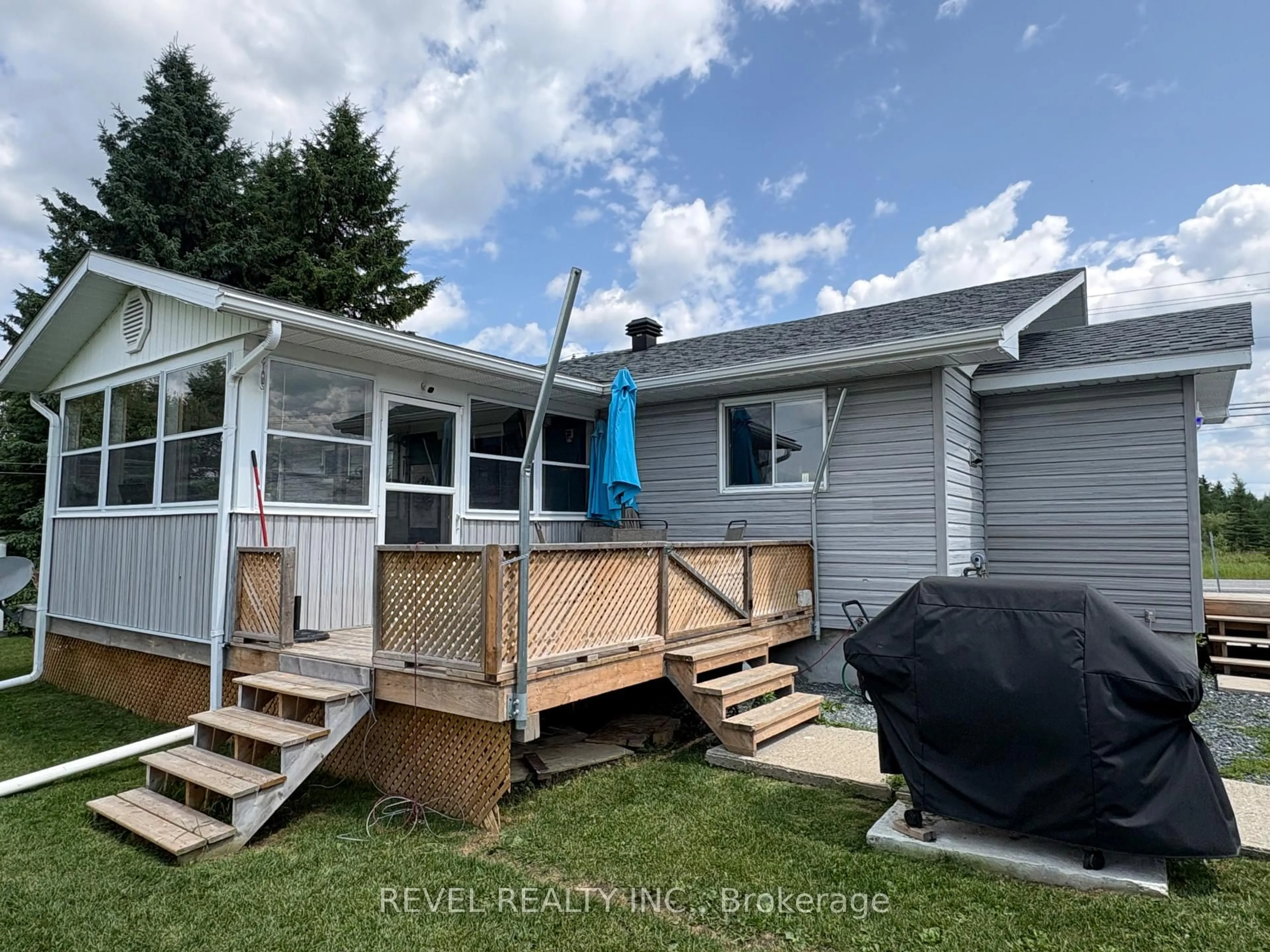 Home with vinyl exterior material, unknown for 127 Genier Rd, Cochrane Ontario P0L 1C0