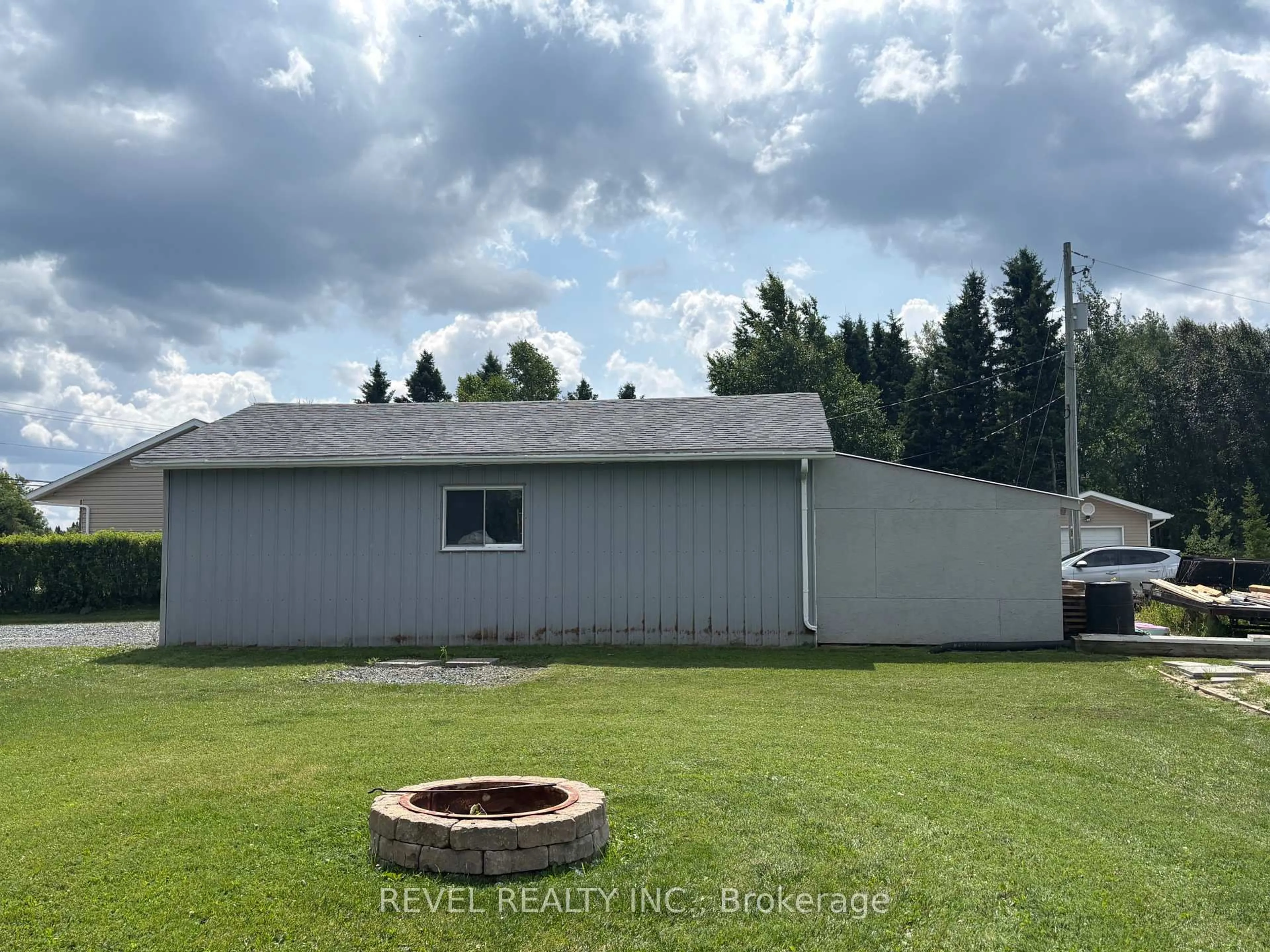 Shed for 127 Genier Rd, Cochrane Ontario P0L 1C0