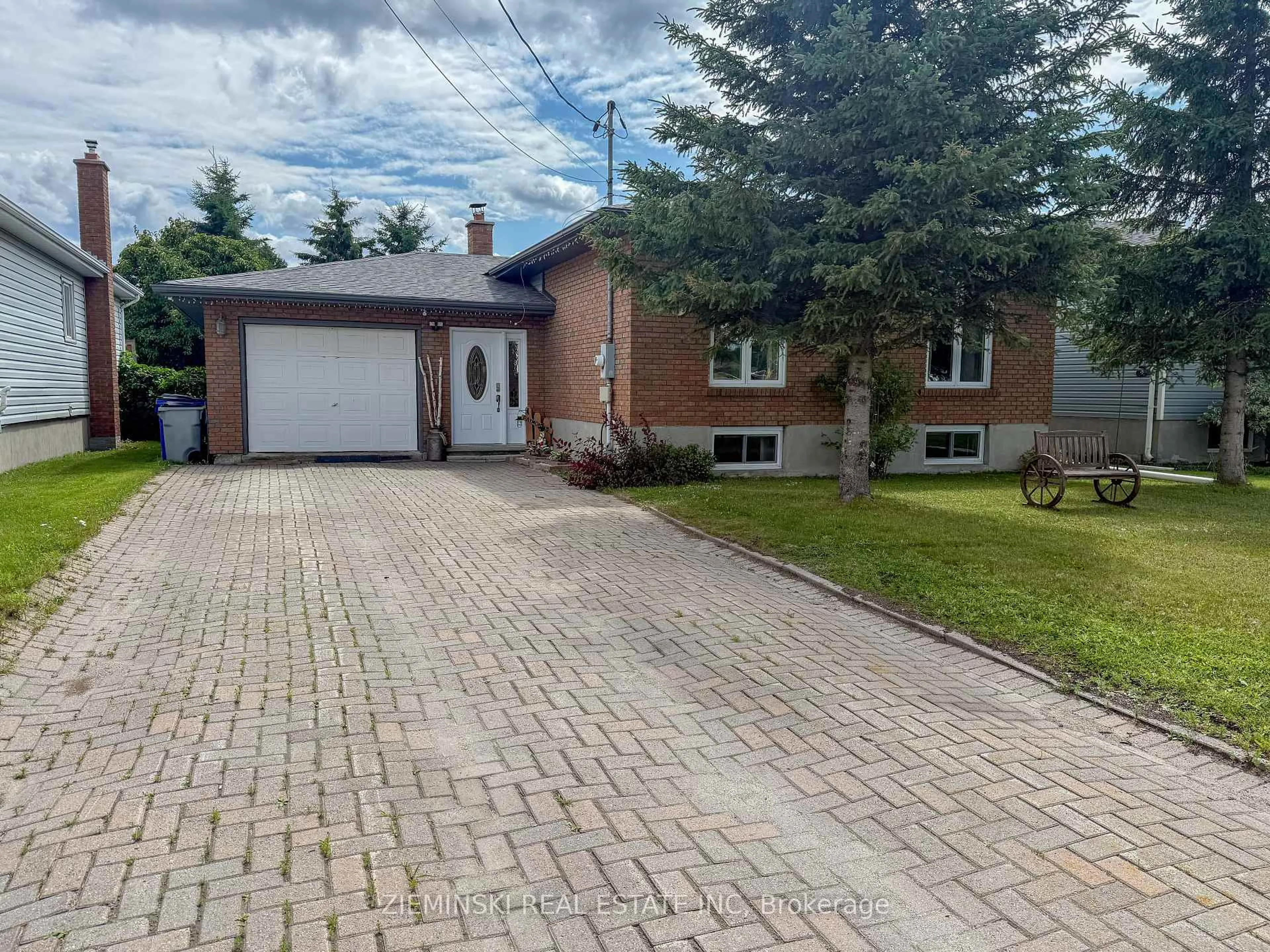 A pic from outside/outdoor area/front of a property/back of a property/a pic from drone, street for 605 Bristol Rd, Timmins Ontario P0N 1C0