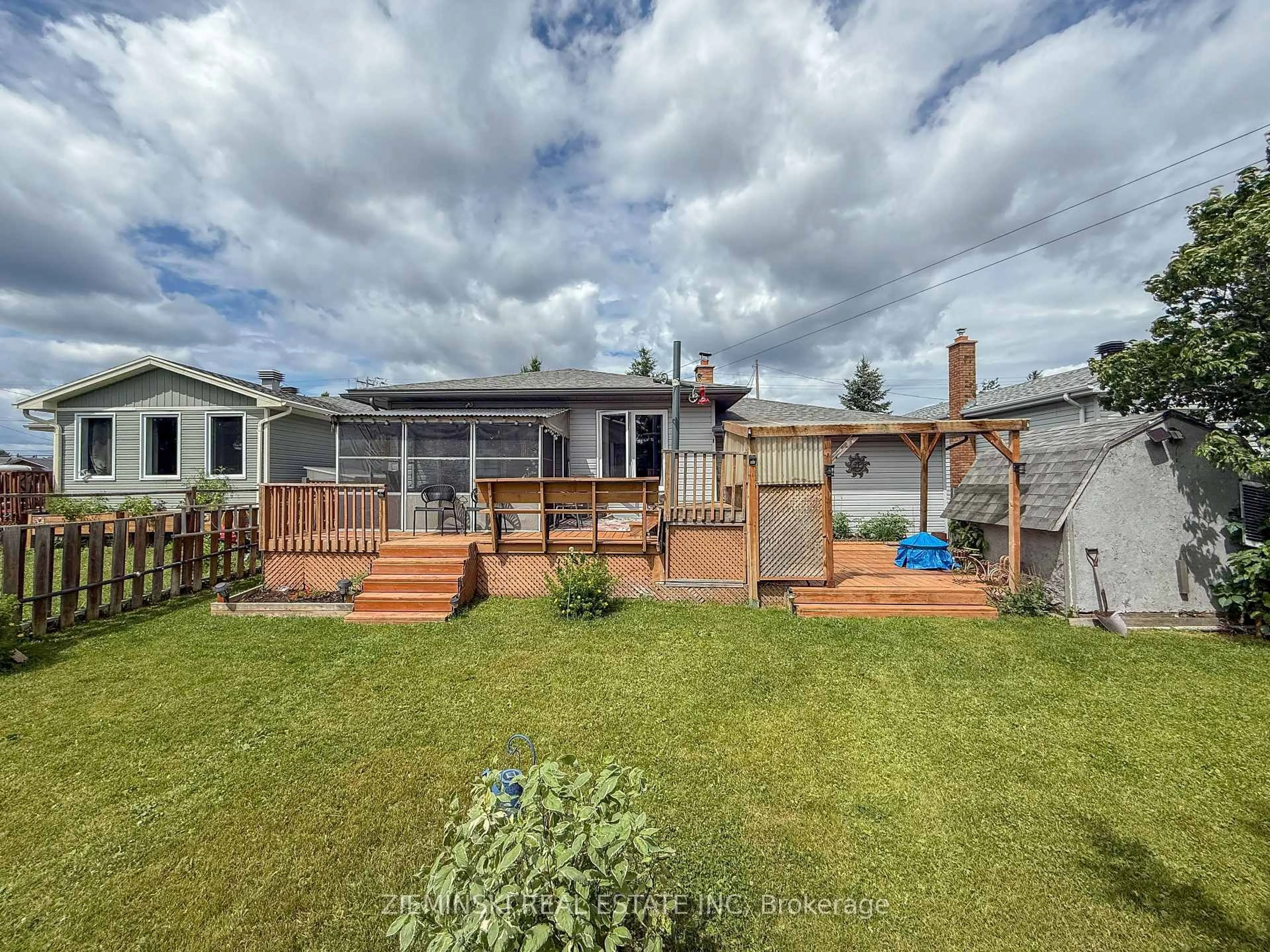 A pic from outside/outdoor area/front of a property/back of a property/a pic from drone, unknown for 605 Bristol Rd, Timmins Ontario P0N 1C0