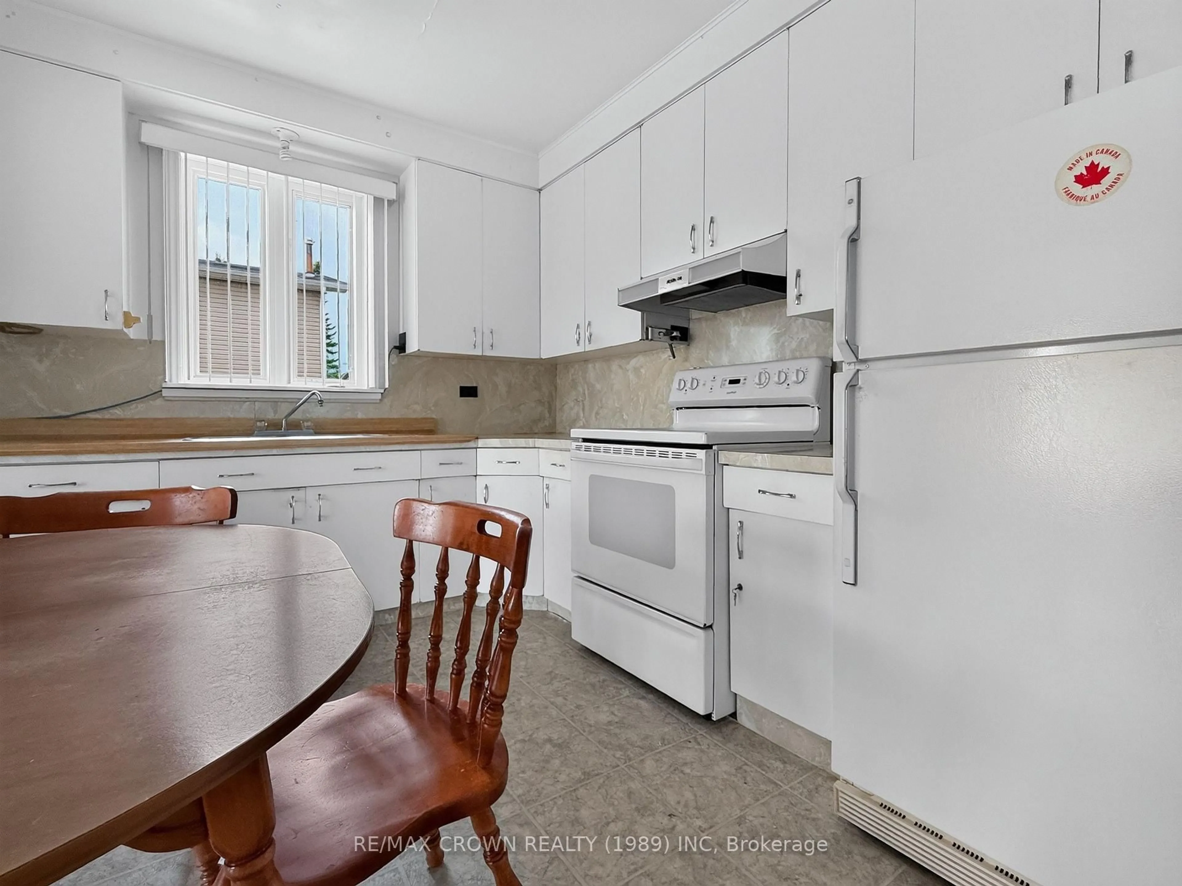 Standard kitchen, unknown for 706 Prince St, Hearst Ontario P0L 1N0