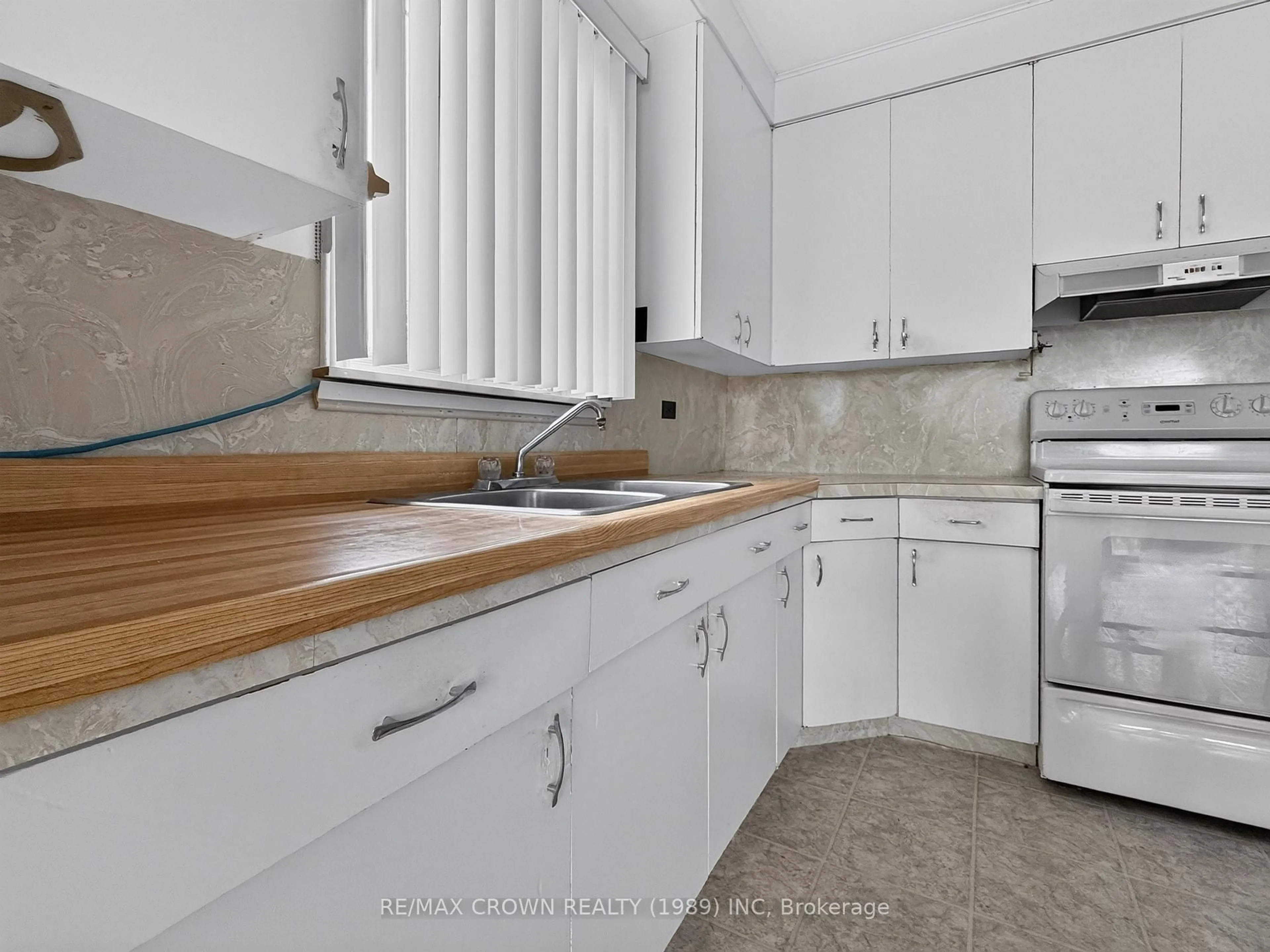 Standard kitchen, unknown for 706 Prince St, Hearst Ontario P0L 1N0
