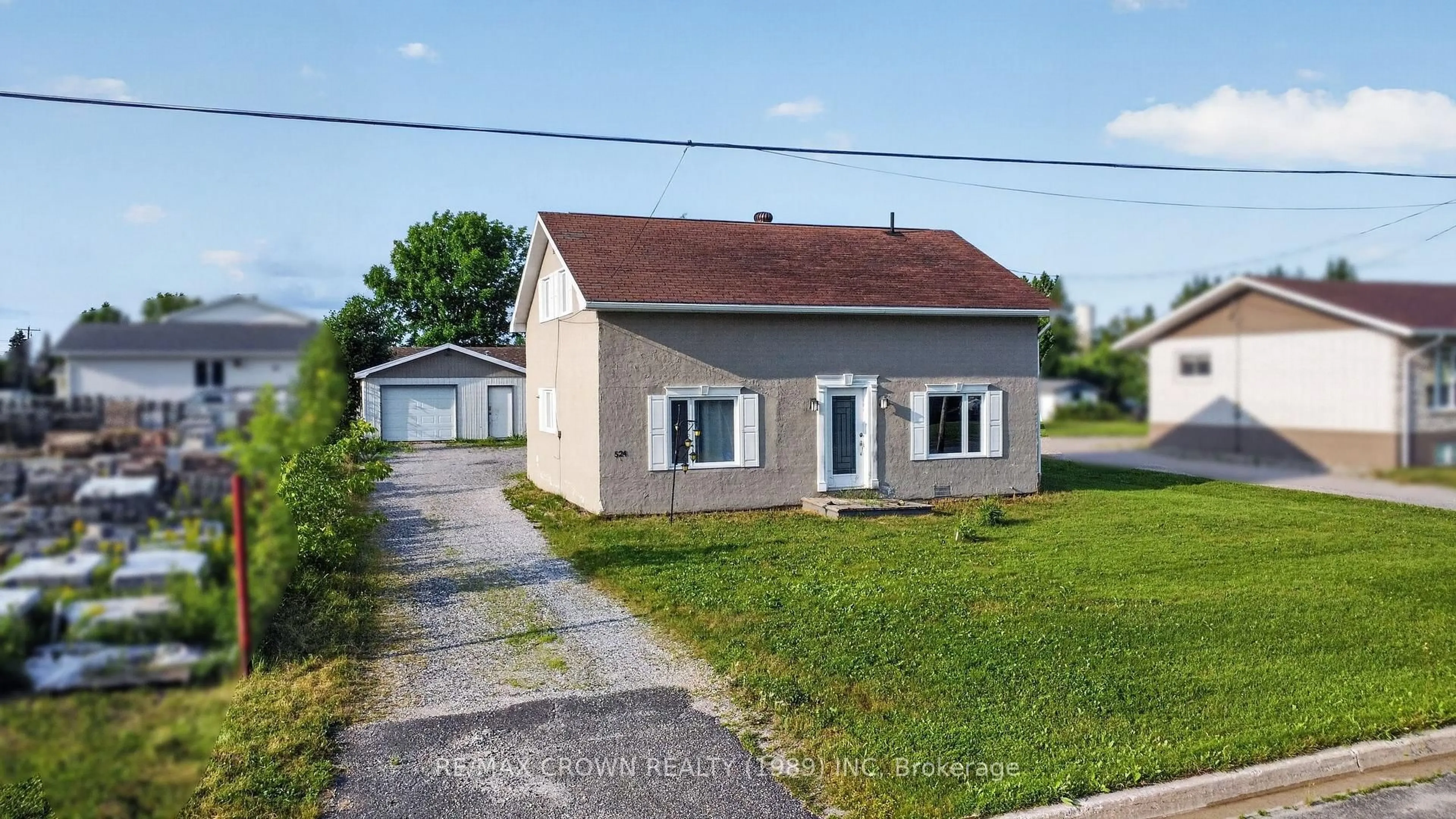 A pic from outside/outdoor area/front of a property/back of a property/a pic from drone, street for 524 Kitchener St, Hearst Ontario P0L 1N0