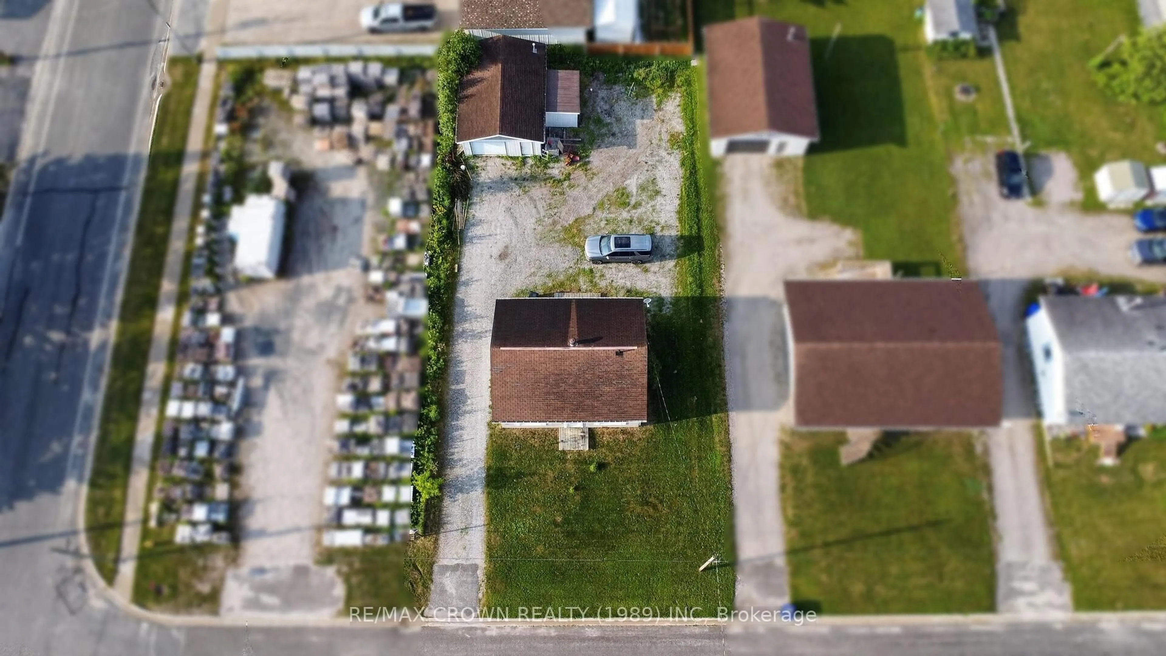 A pic from outside/outdoor area/front of a property/back of a property/a pic from drone, street for 524 Kitchener St, Hearst Ontario P0L 1N0