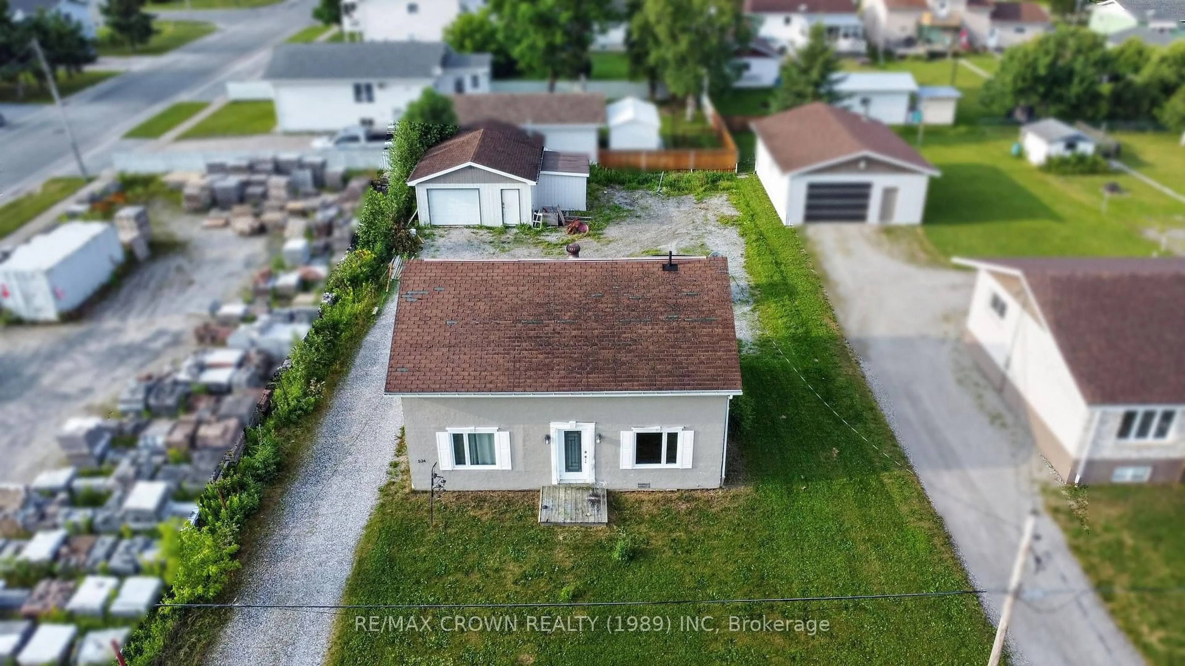 A pic from outside/outdoor area/front of a property/back of a property/a pic from drone, street for 524 Kitchener St, Hearst Ontario P0L 1N0