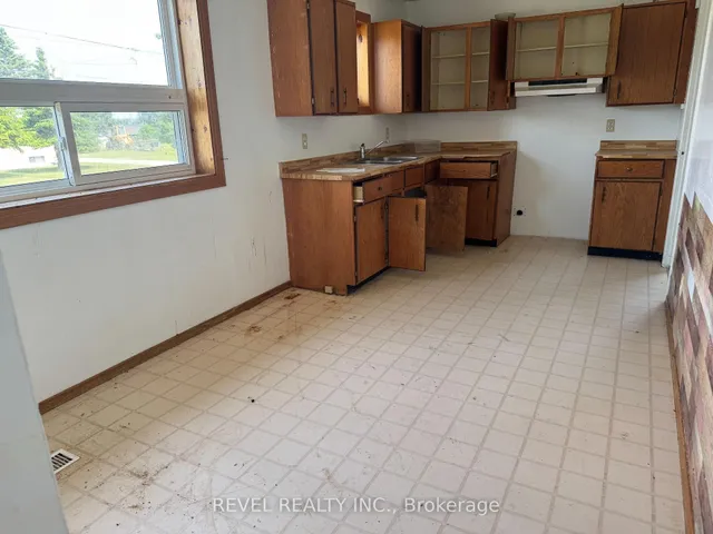 42 Gauthier St, Kapuskasing 3