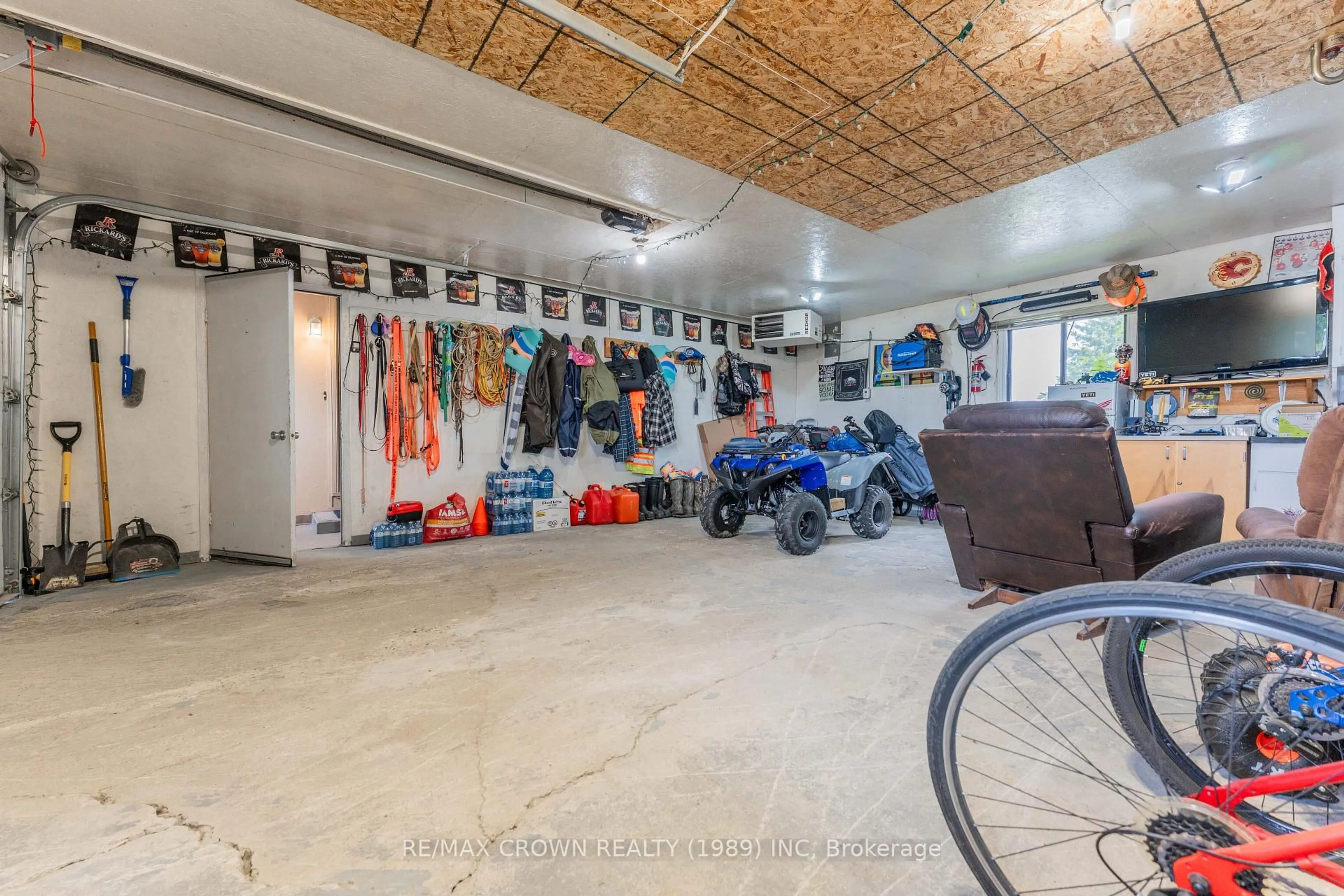 Indoor garage for 20 Municipale Street Val Rita St, Val Rita-Harty Ontario P0L 2G0