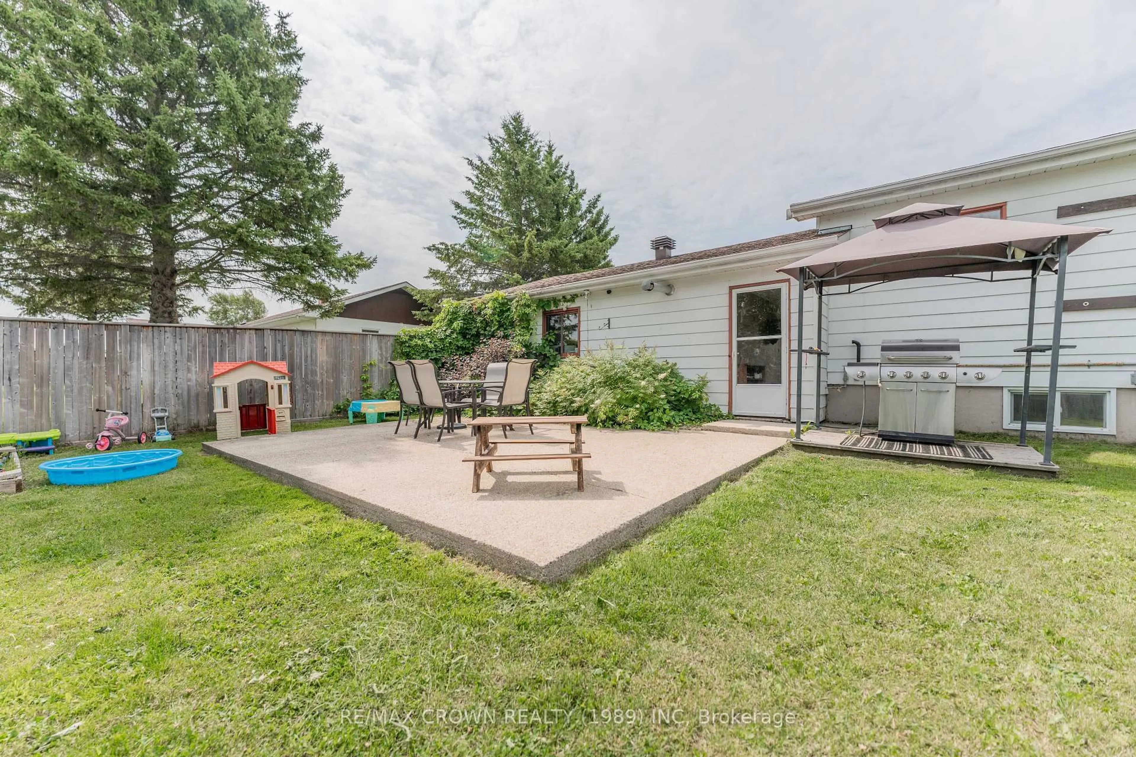 Patio, street for 20 Municipale Street Val Rita St, Val Rita-Harty Ontario P0L 2G0
