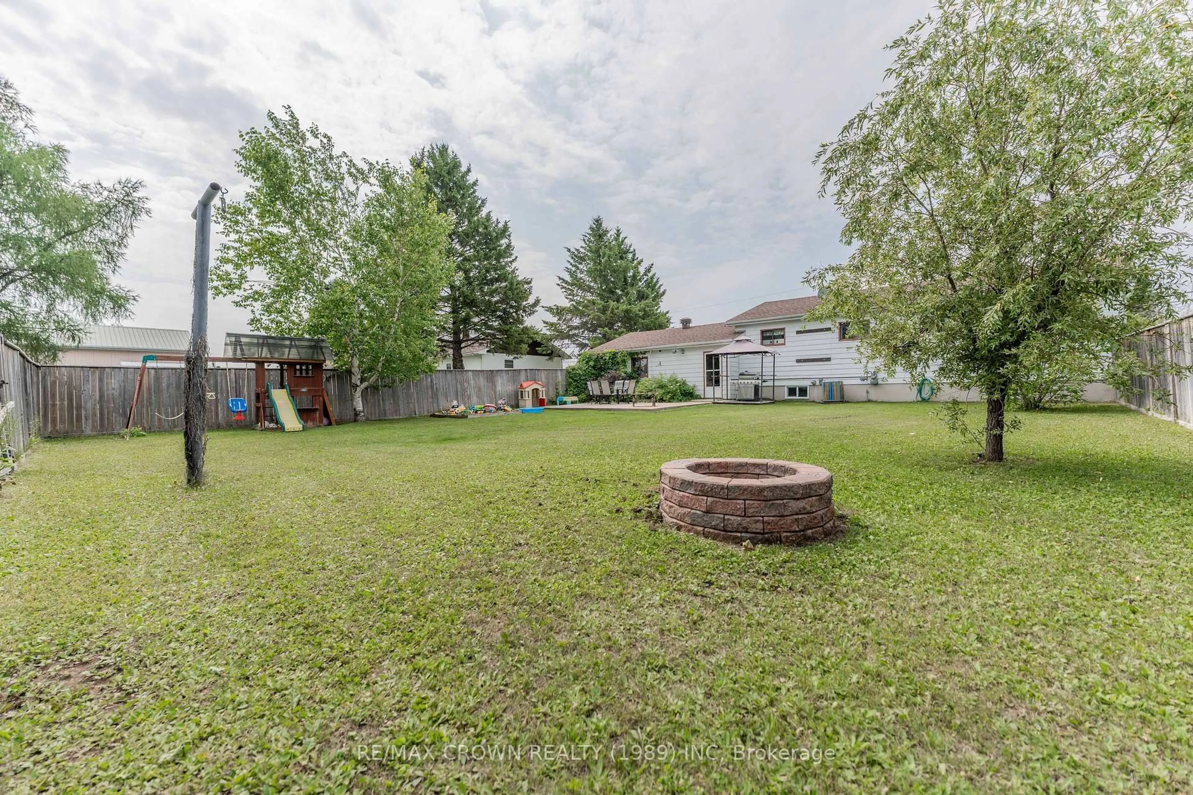 Patio, street for 20 Municipale Street Val Rita St, Val Rita-Harty Ontario P0L 2G0