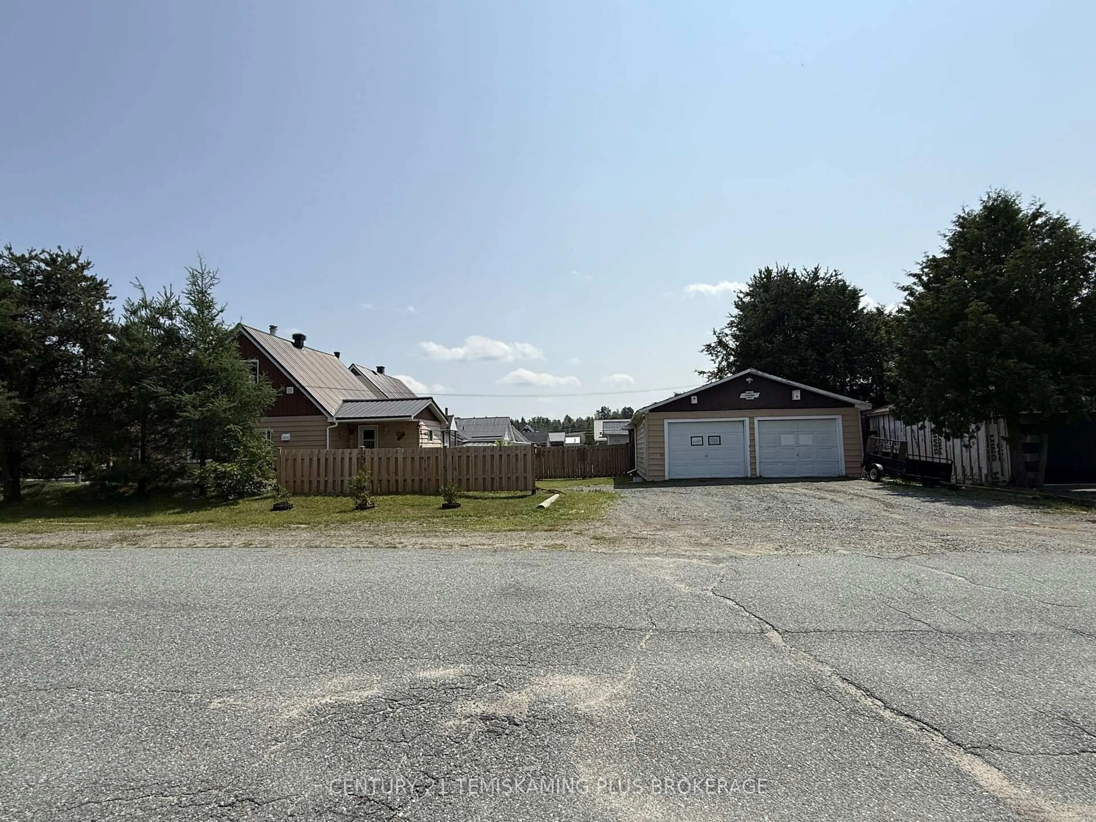 A pic from outside/outdoor area/front of a property/back of a property/a pic from drone, street for 19 Twentyeighth St, McGarry Ontario P0K 1X0