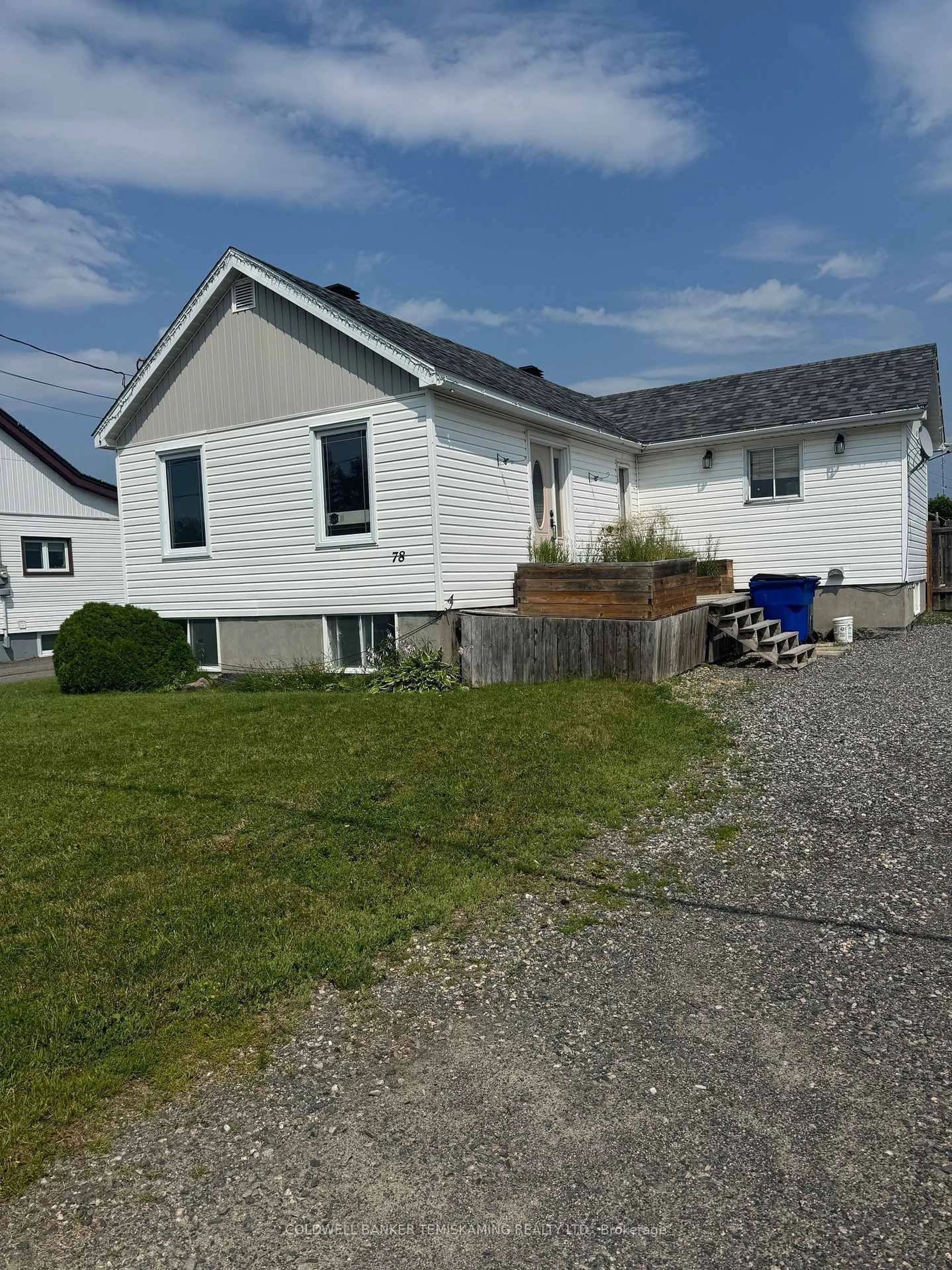 A pic from outside/outdoor area/front of a property/back of a property/a pic from drone, street for 78 King St, Temiskaming Shores Ontario P0J 1R0