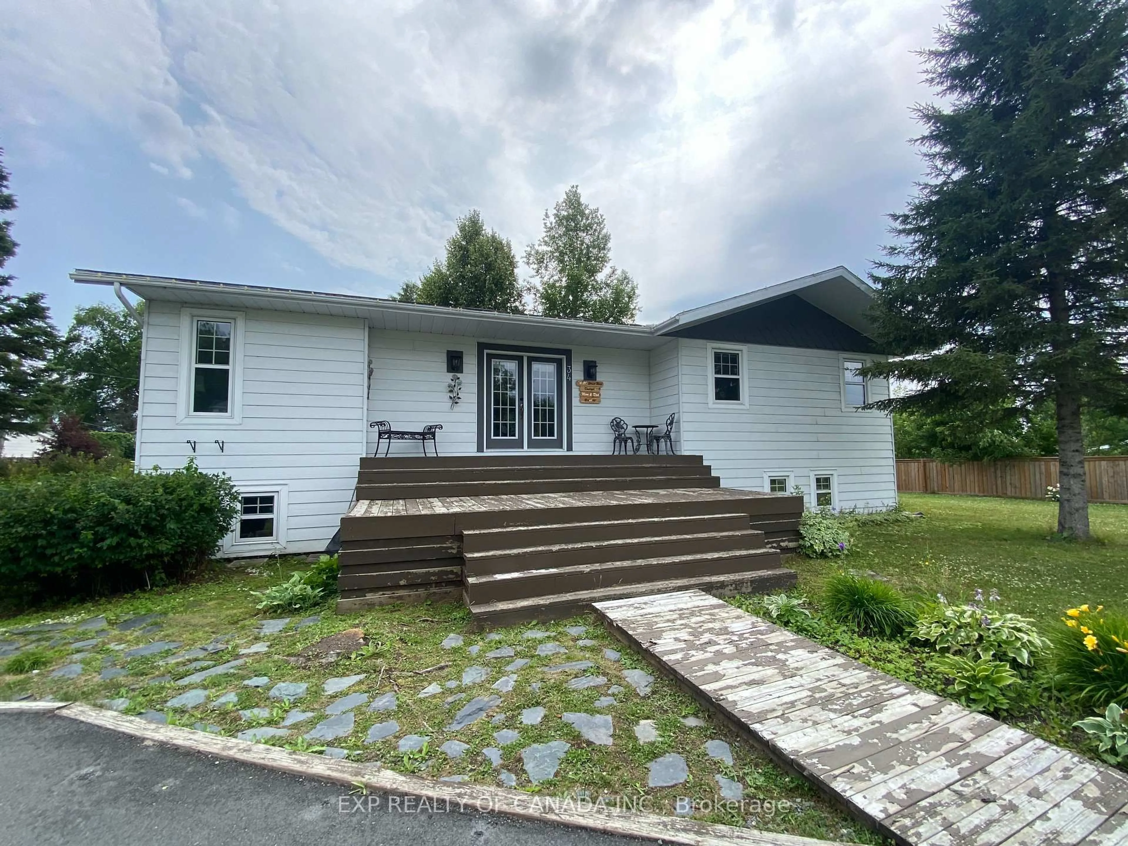 A pic from outside/outdoor area/front of a property/back of a property/a pic from drone, street for 34 Seventh St, Cochrane Ontario P0L 1C0