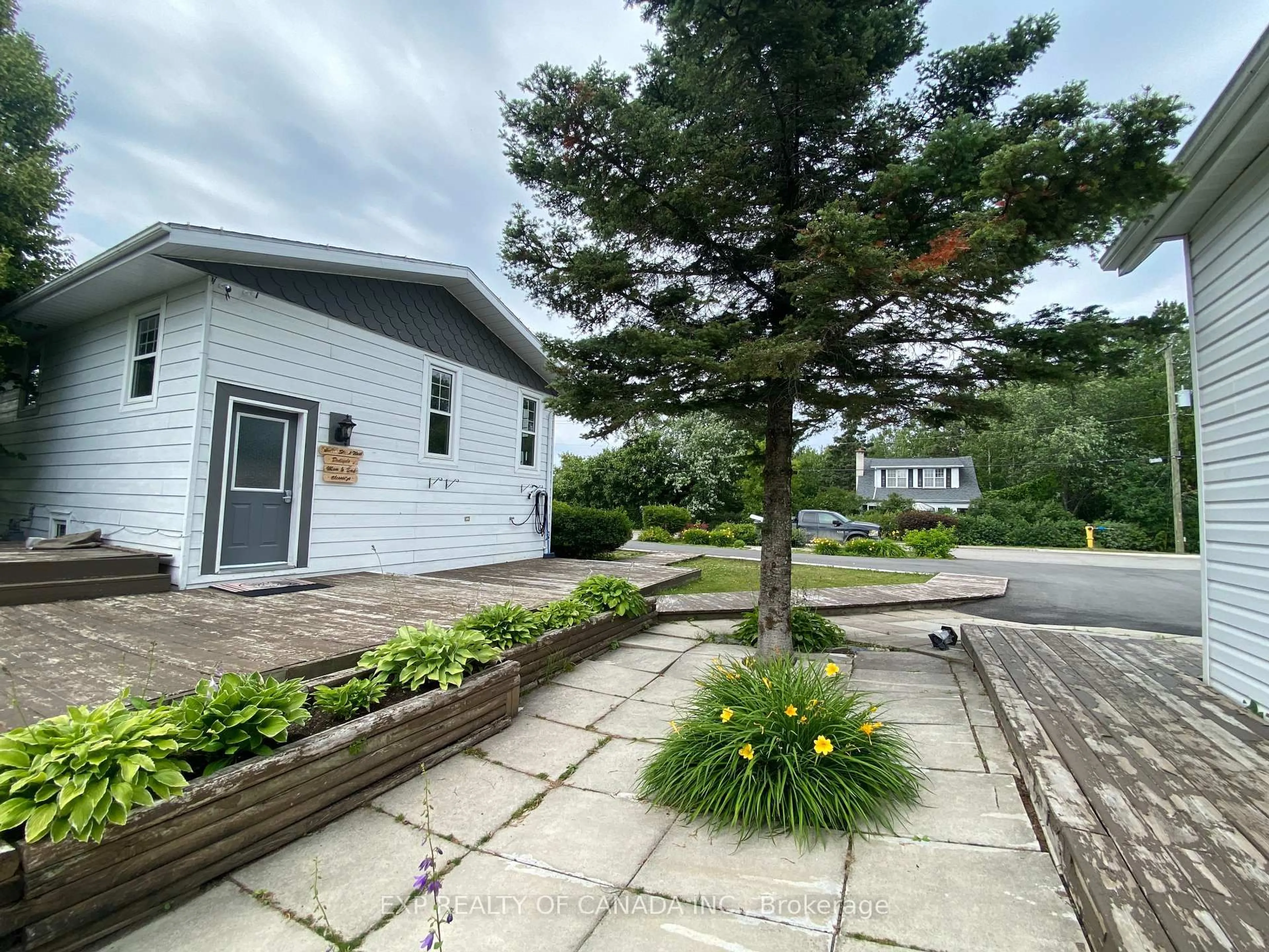 A pic from outside/outdoor area/front of a property/back of a property/a pic from drone, street for 34 Seventh St, Cochrane Ontario P0L 1C0