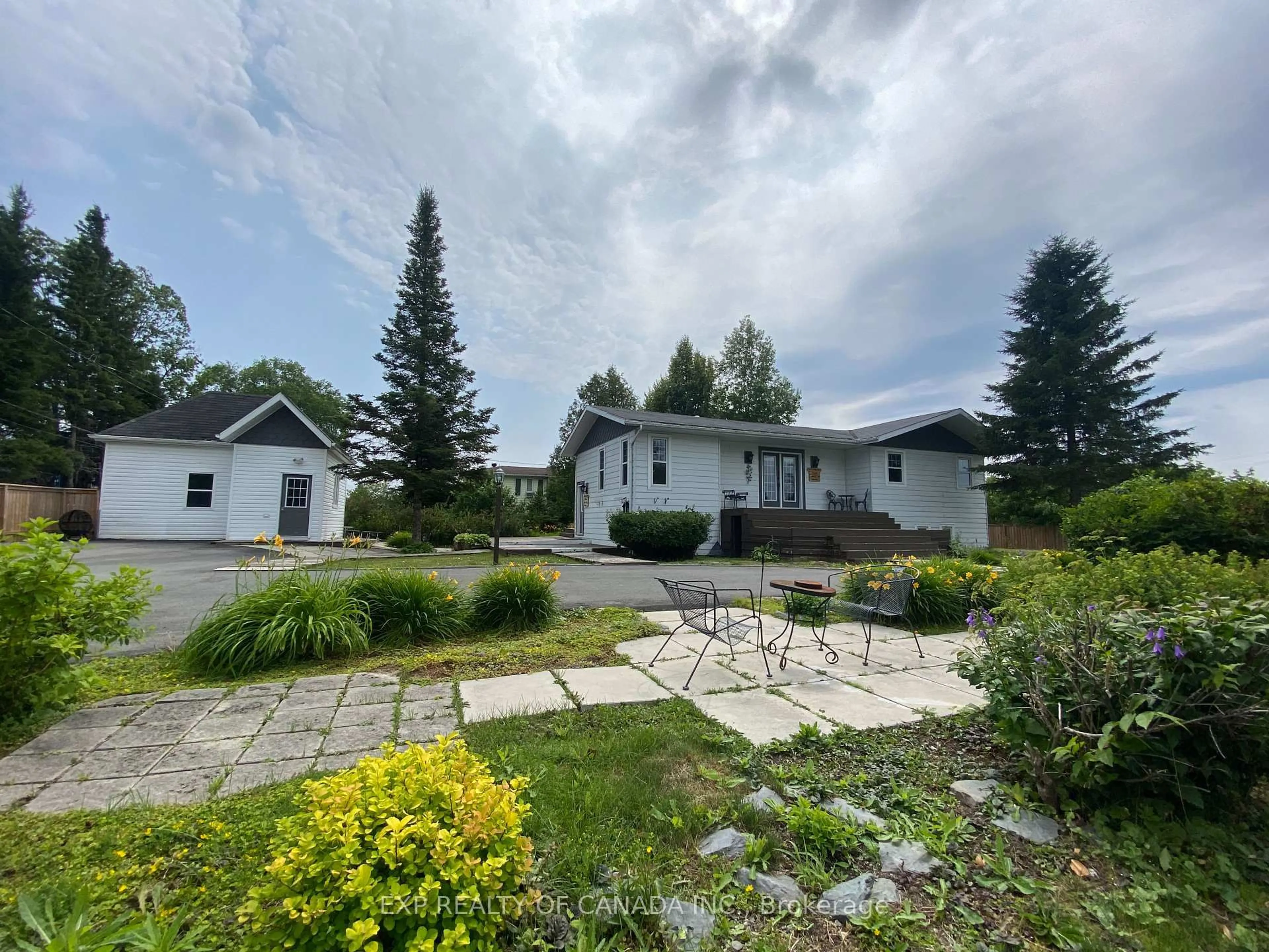 A pic from outside/outdoor area/front of a property/back of a property/a pic from drone, unknown for 34 Seventh St, Cochrane Ontario P0L 1C0