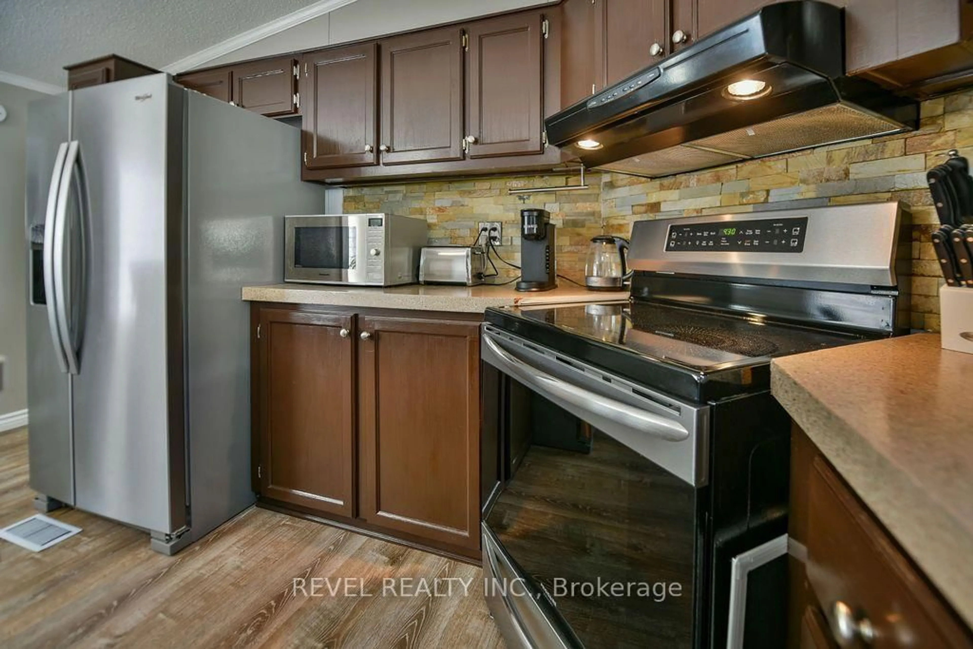 Standard kitchen, unknown for 126 Remi Cres, Timmins Ontario P4N 0C4