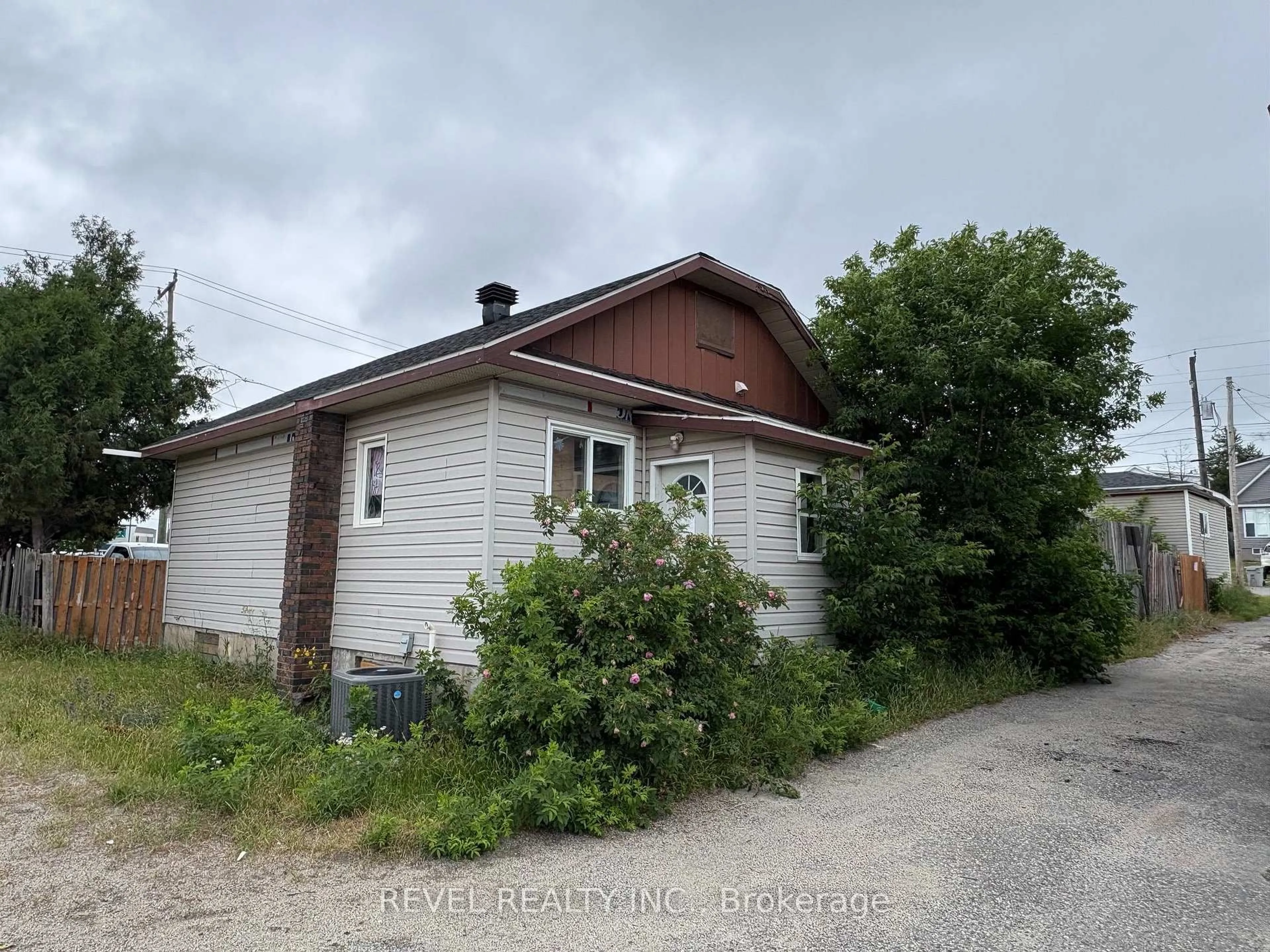 Shed for 331 Lang Ave, Timmins Ontario P4N 1H7