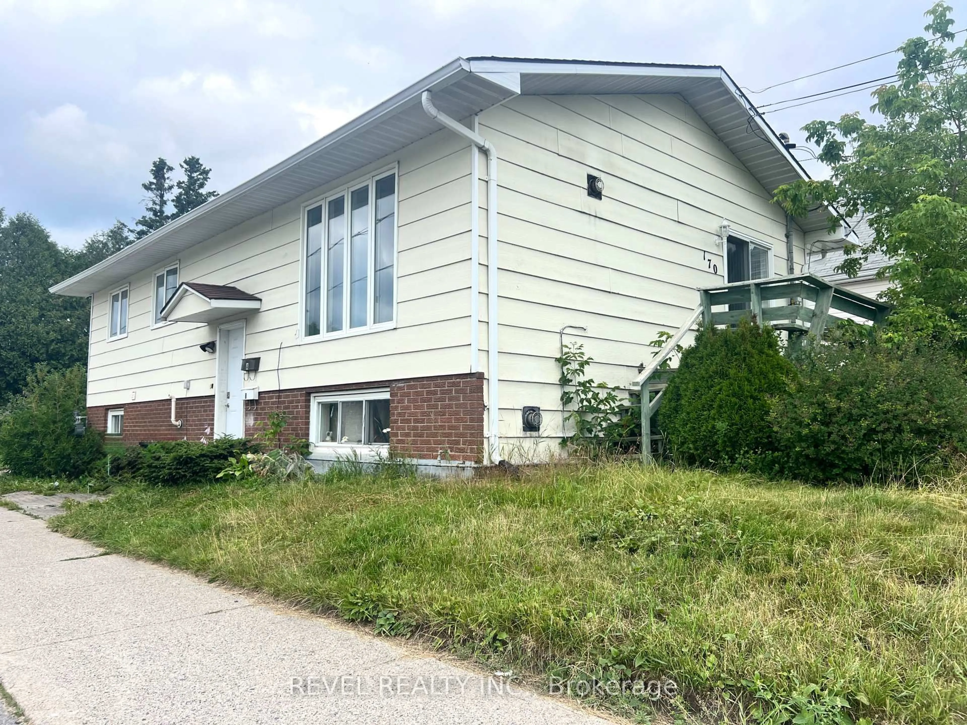 Home with vinyl exterior material, building for 170 Crescent Ave, Timmins Ontario P4N 4J1