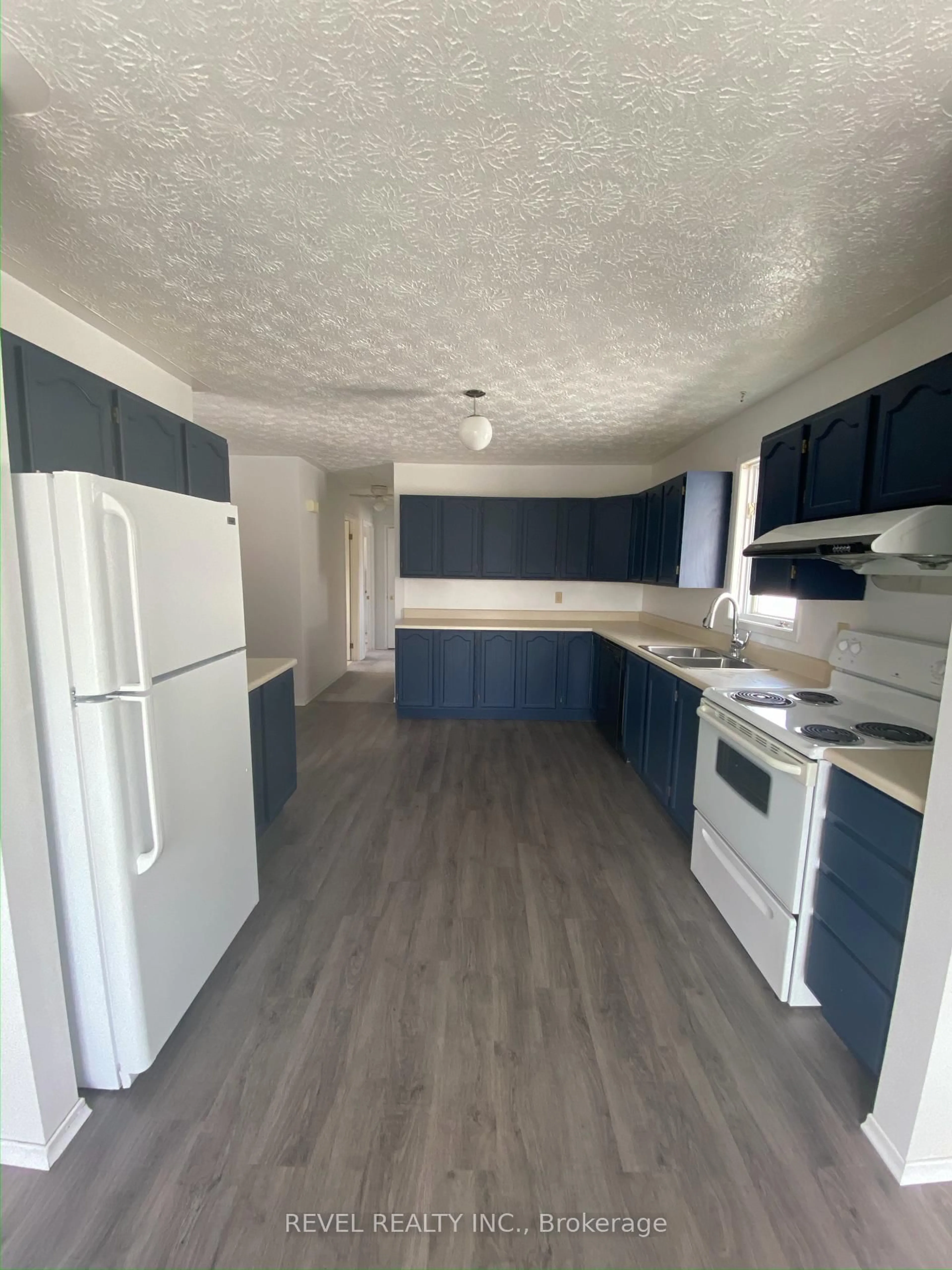 Standard kitchen, unknown for 170 Crescent Ave, Timmins Ontario P4N 4J1