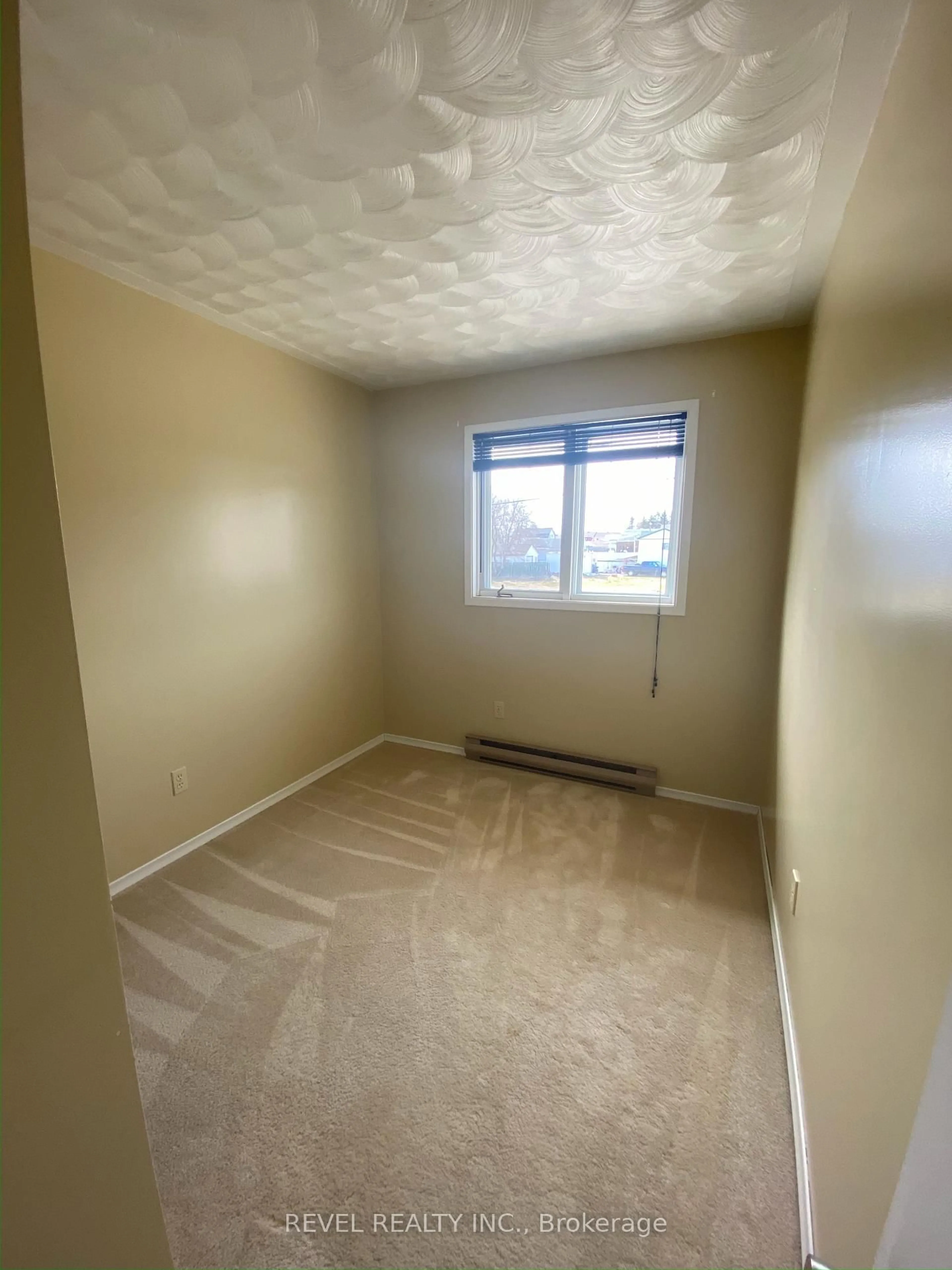 A pic of a room for 170 Crescent Ave, Timmins Ontario P4N 4J1