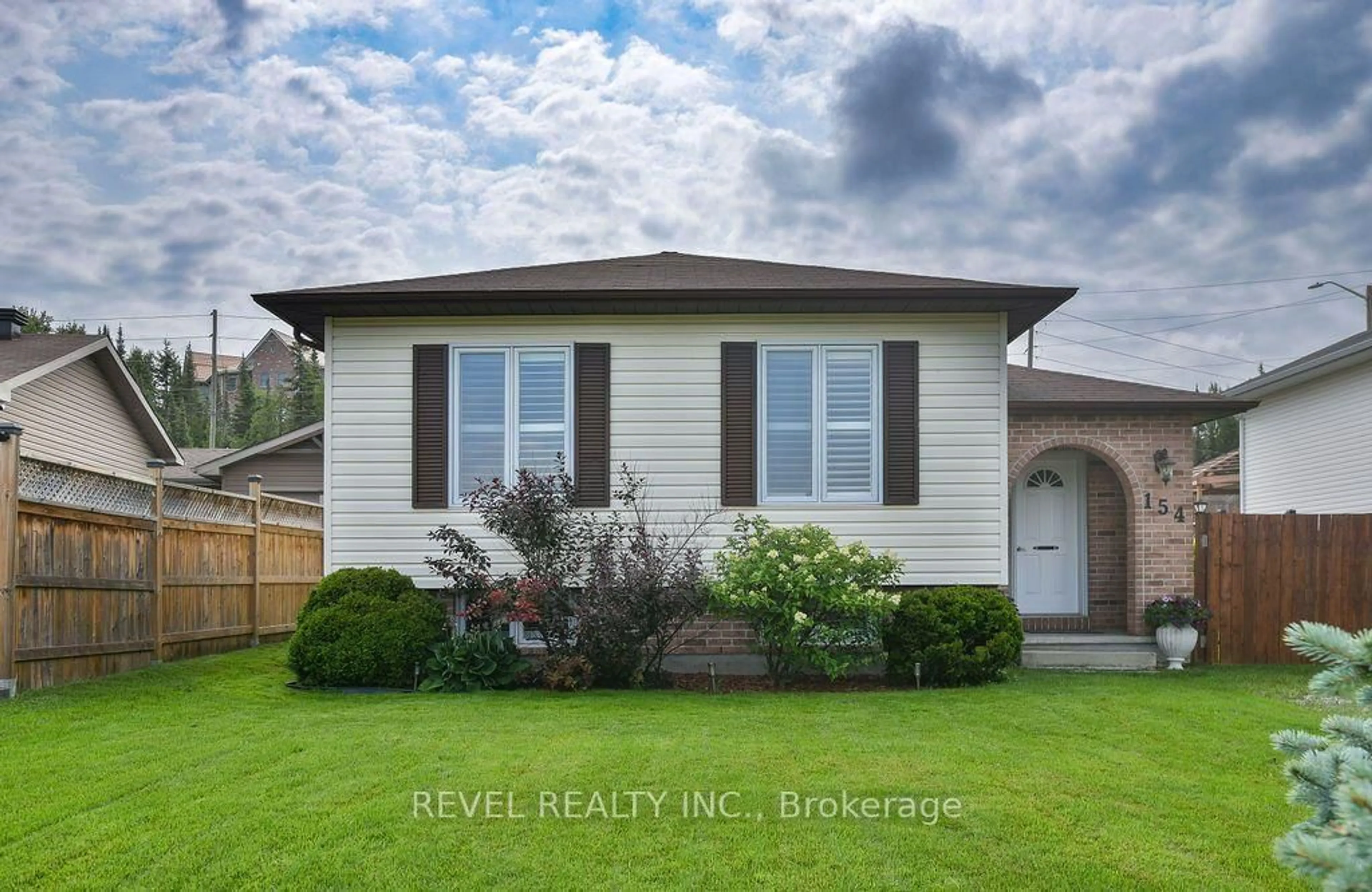 Home with vinyl exterior material, unknown for 154 Blahey Crt, Timmins Ontario P4N 8L9
