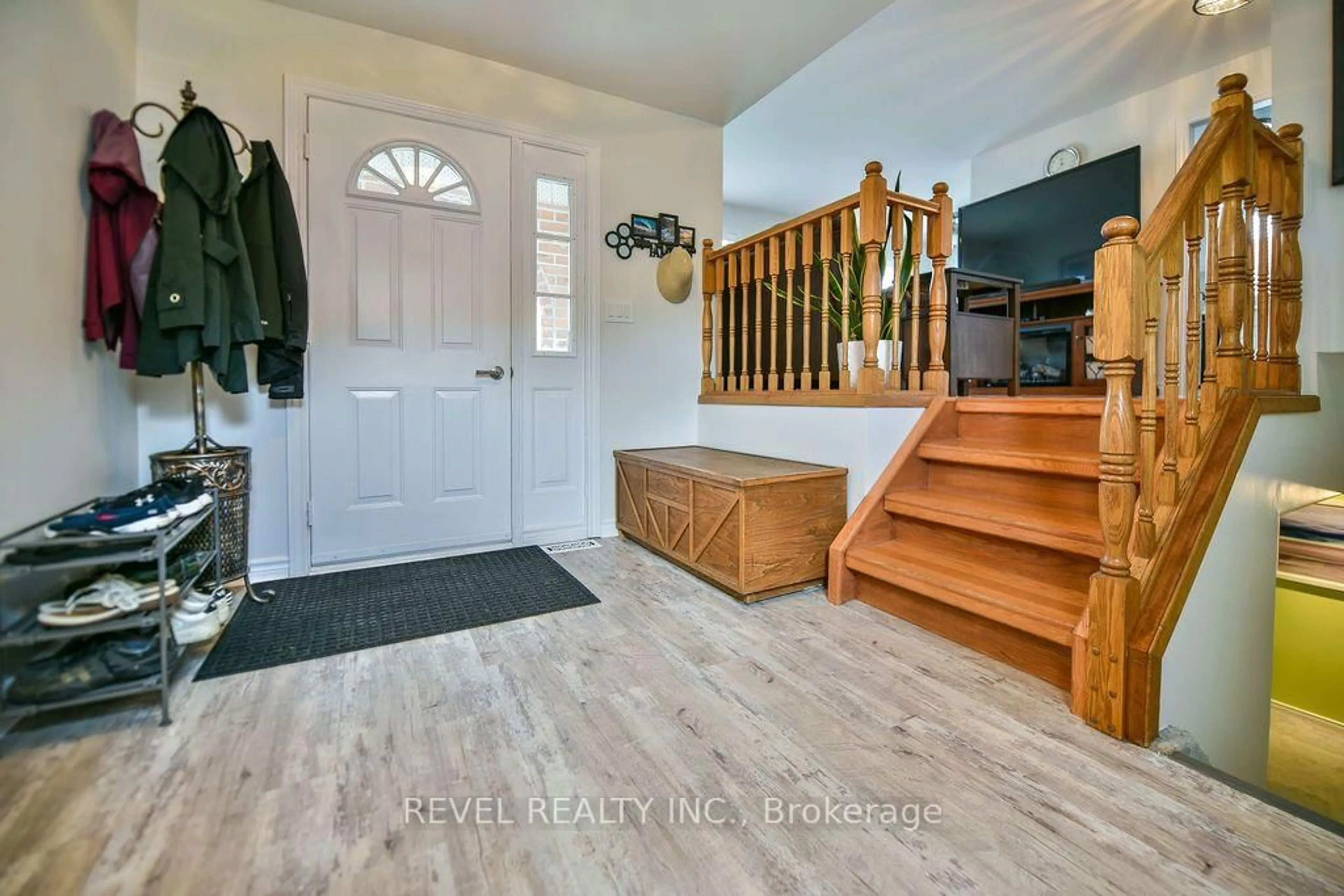Indoor entryway for 154 Blahey Crt, Timmins Ontario P4N 8L9