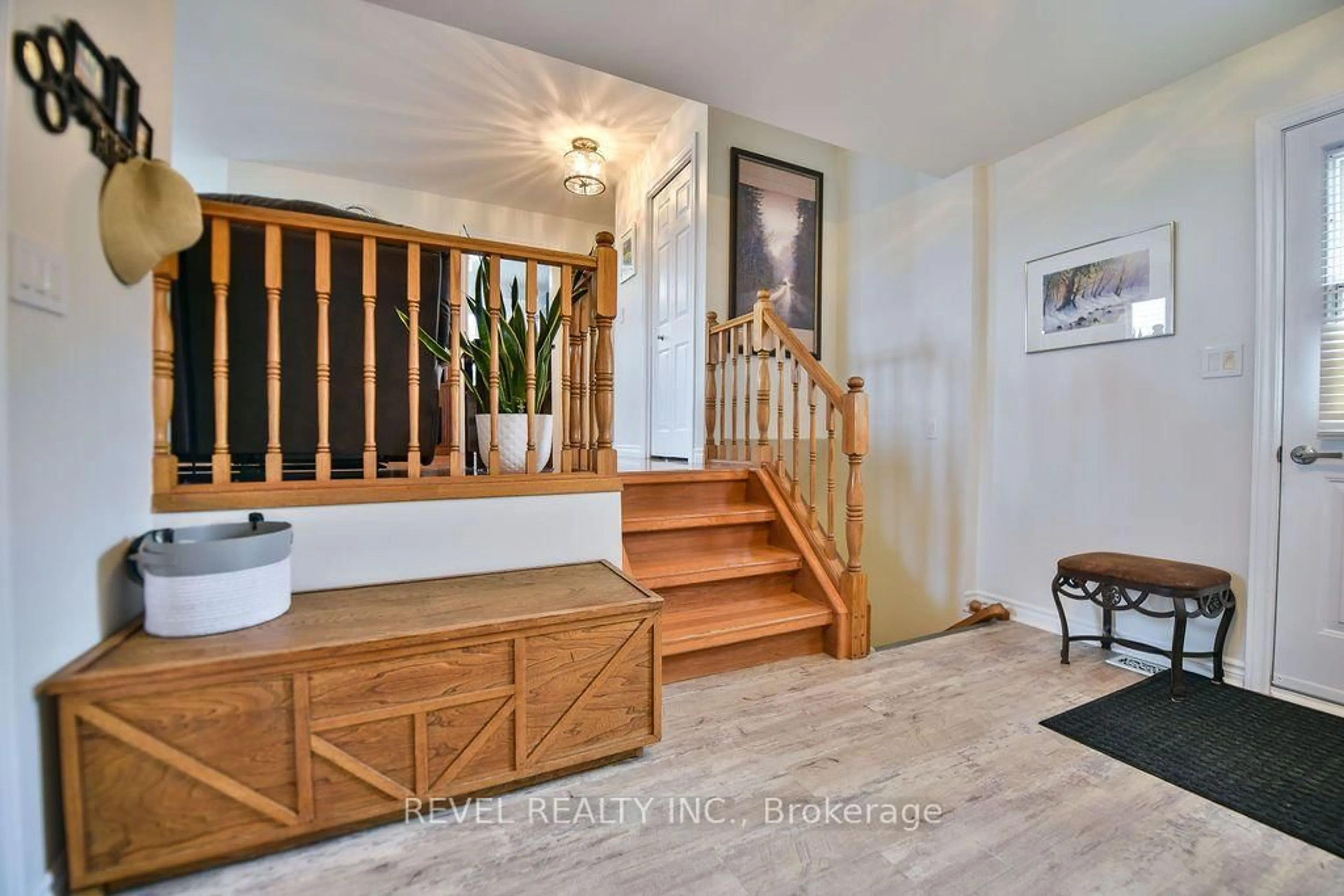 Indoor entryway for 154 Blahey Crt, Timmins Ontario P4N 8L9