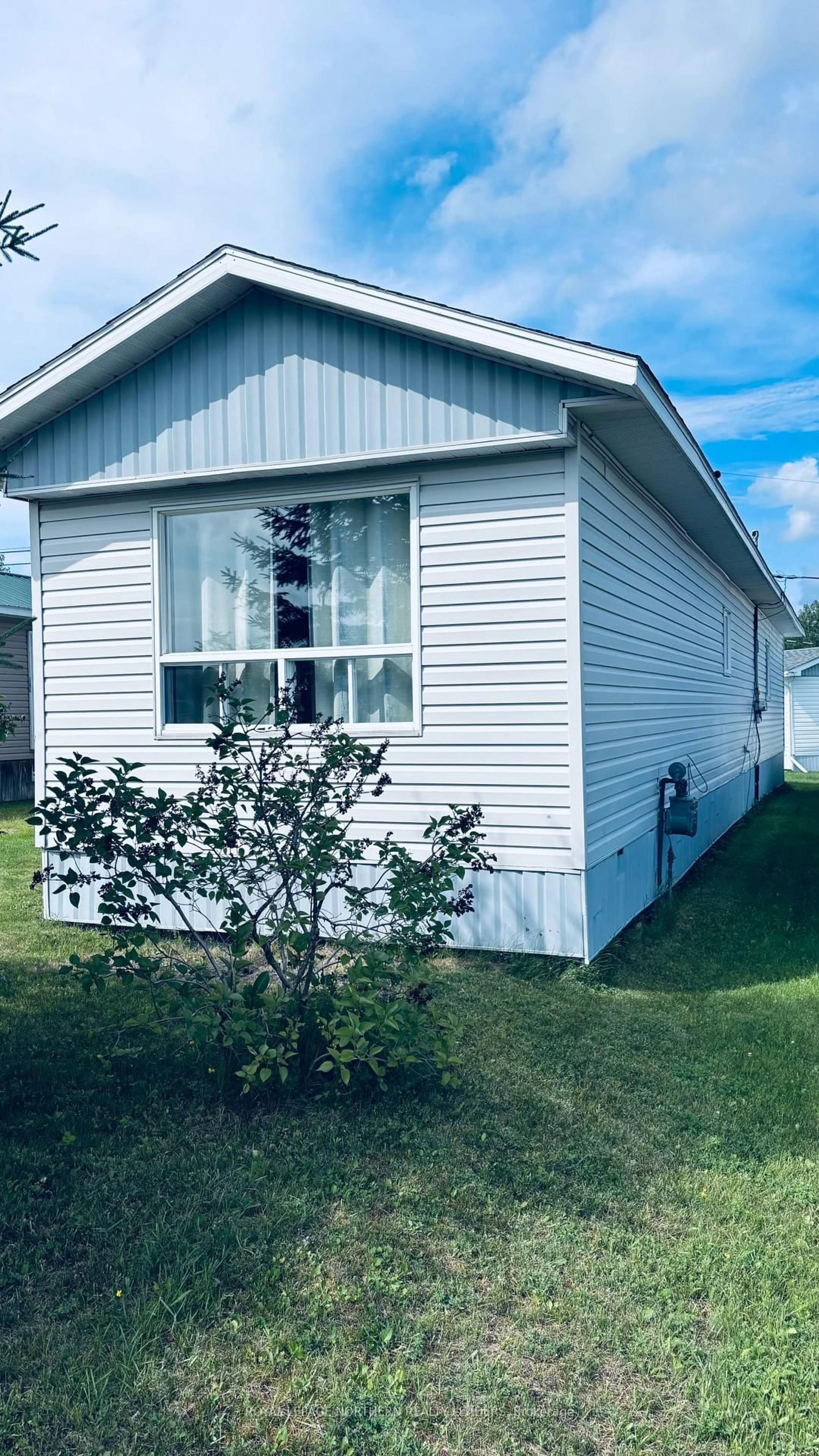 Home with vinyl exterior material, street for 15 Star St, Cochrane Ontario P0L 1C0