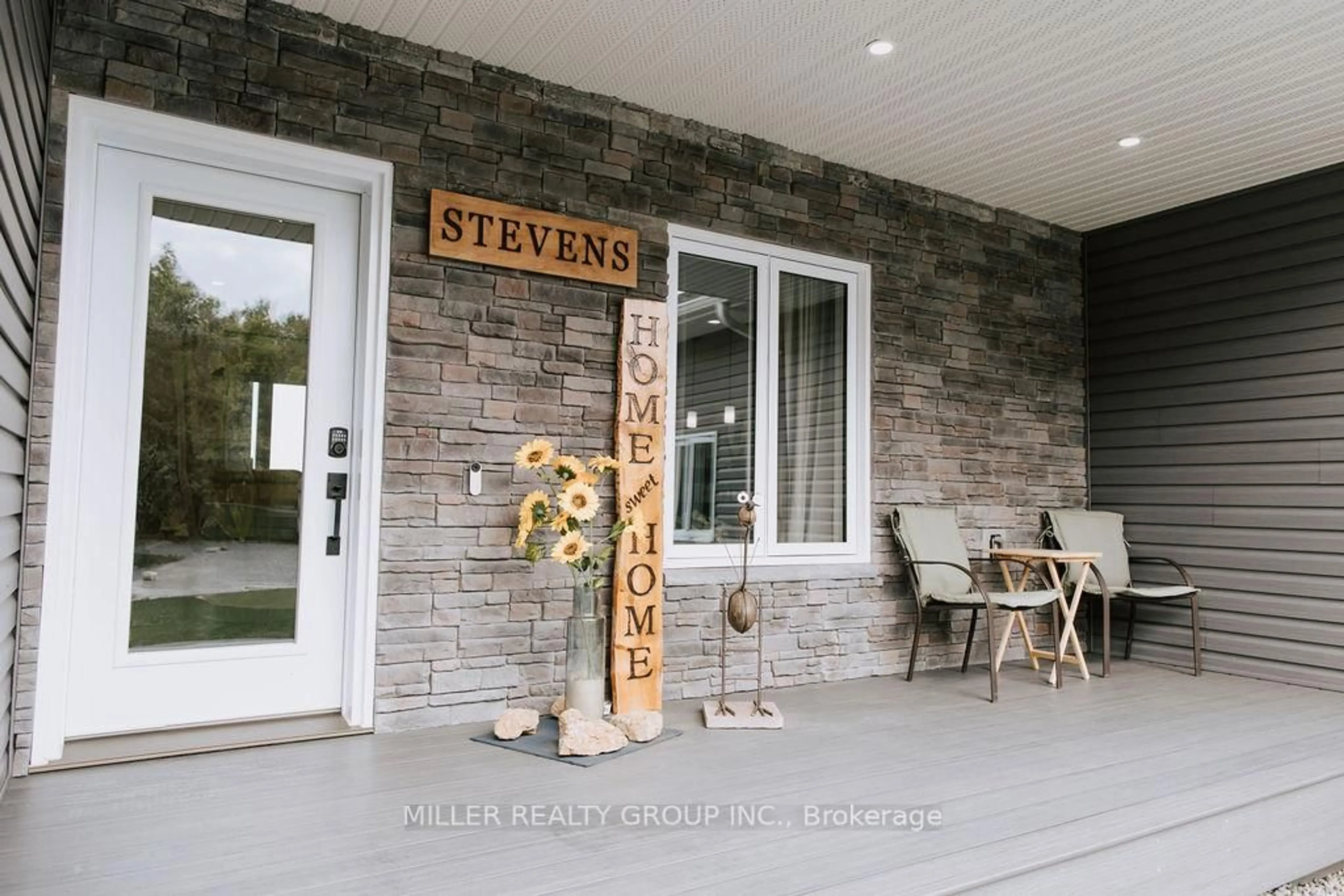 Indoor entryway for 160 Niven St, Temiskaming Shores Ontario P0J 1K0