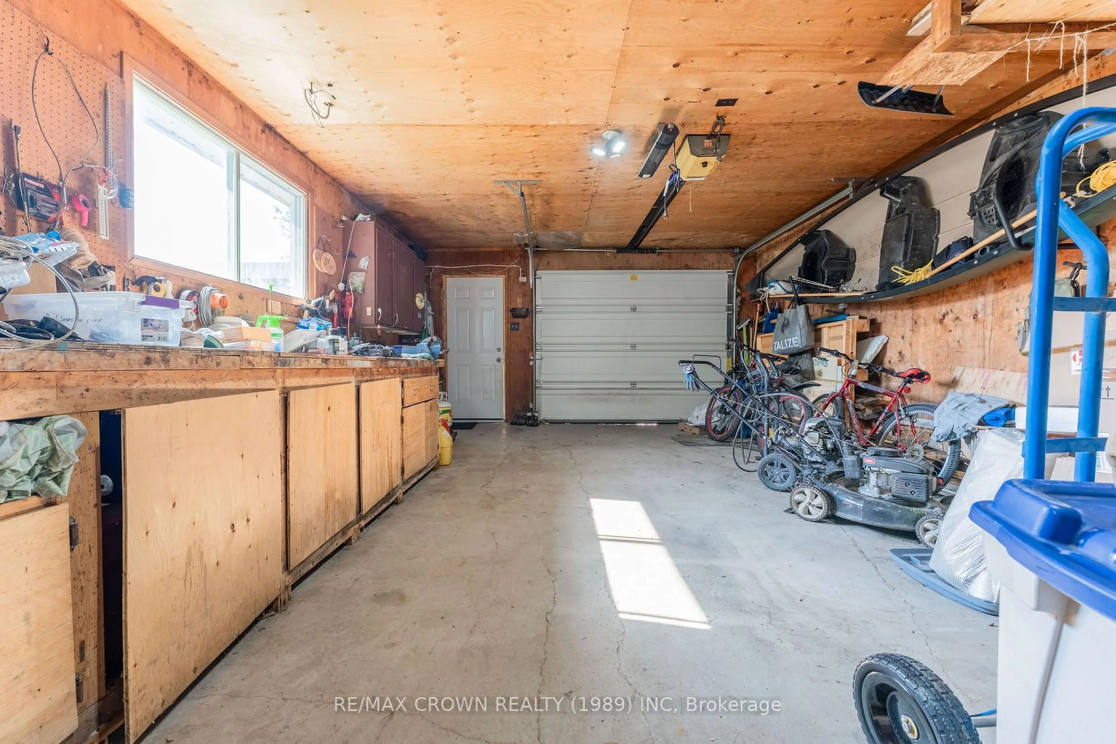 Indoor garage for 30 Hazel St, Kapuskasing Ontario P5N 2Z6