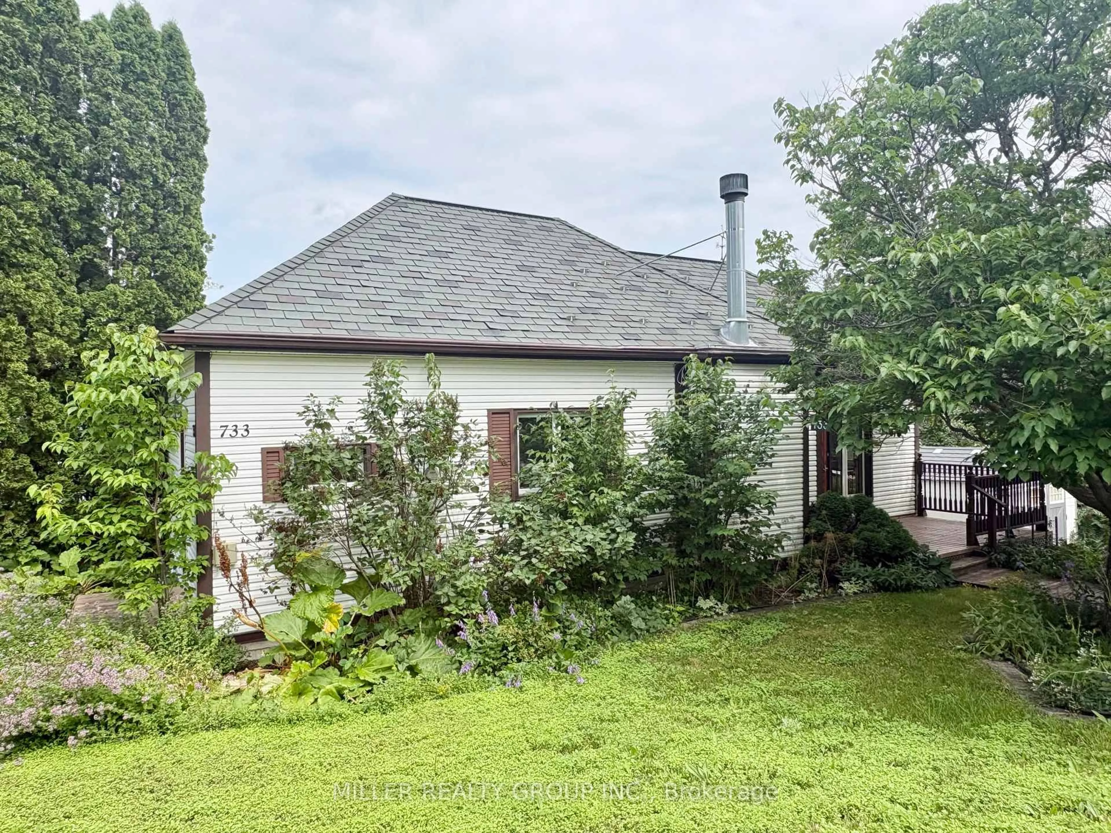 A pic from outside/outdoor area/front of a property/back of a property/a pic from drone, unknown for 733 Latchford St, Temiskaming Shores Ontario P0J 1K0