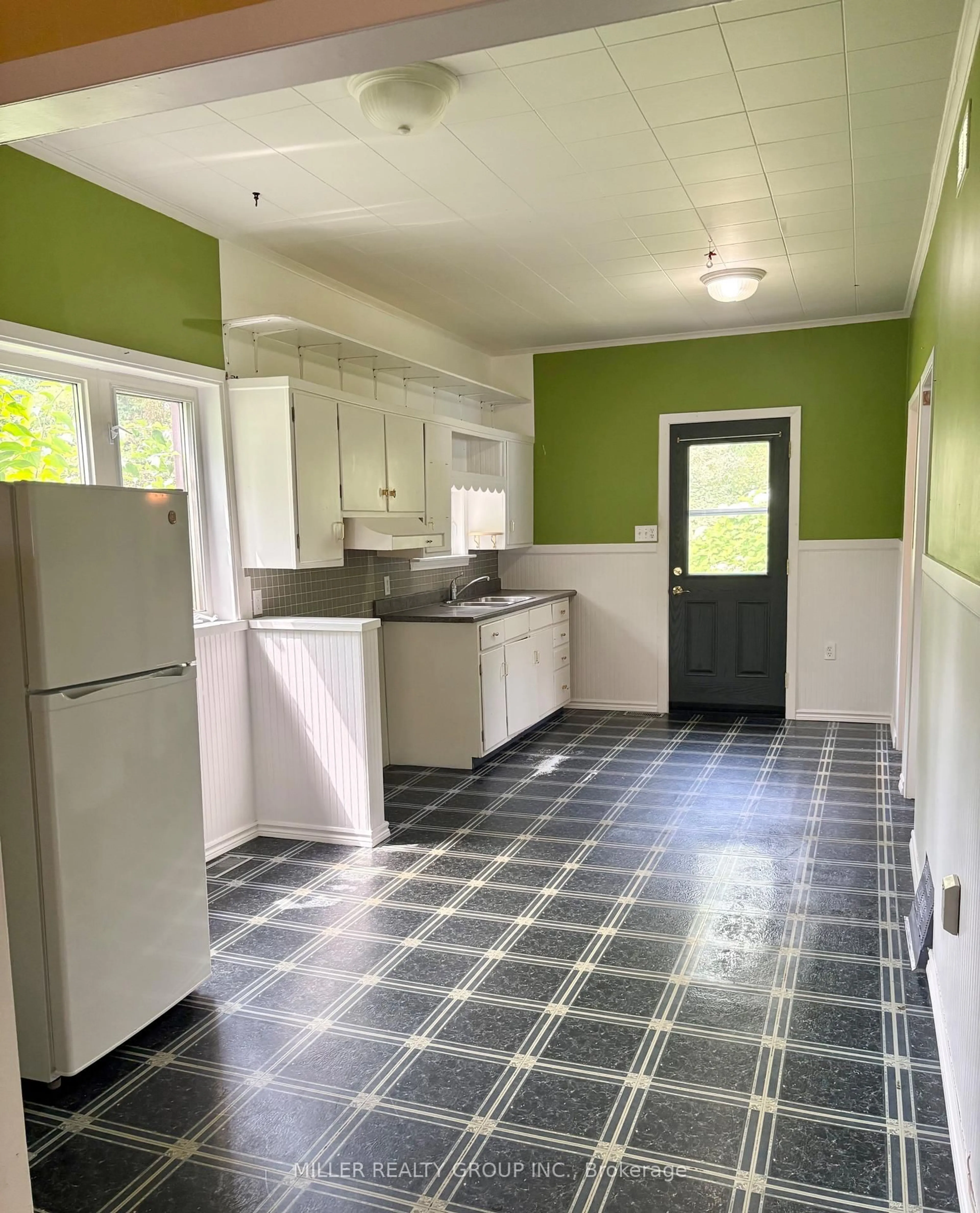 Standard kitchen, ceramic/tile floor for 733 Latchford St, Temiskaming Shores Ontario P0J 1K0