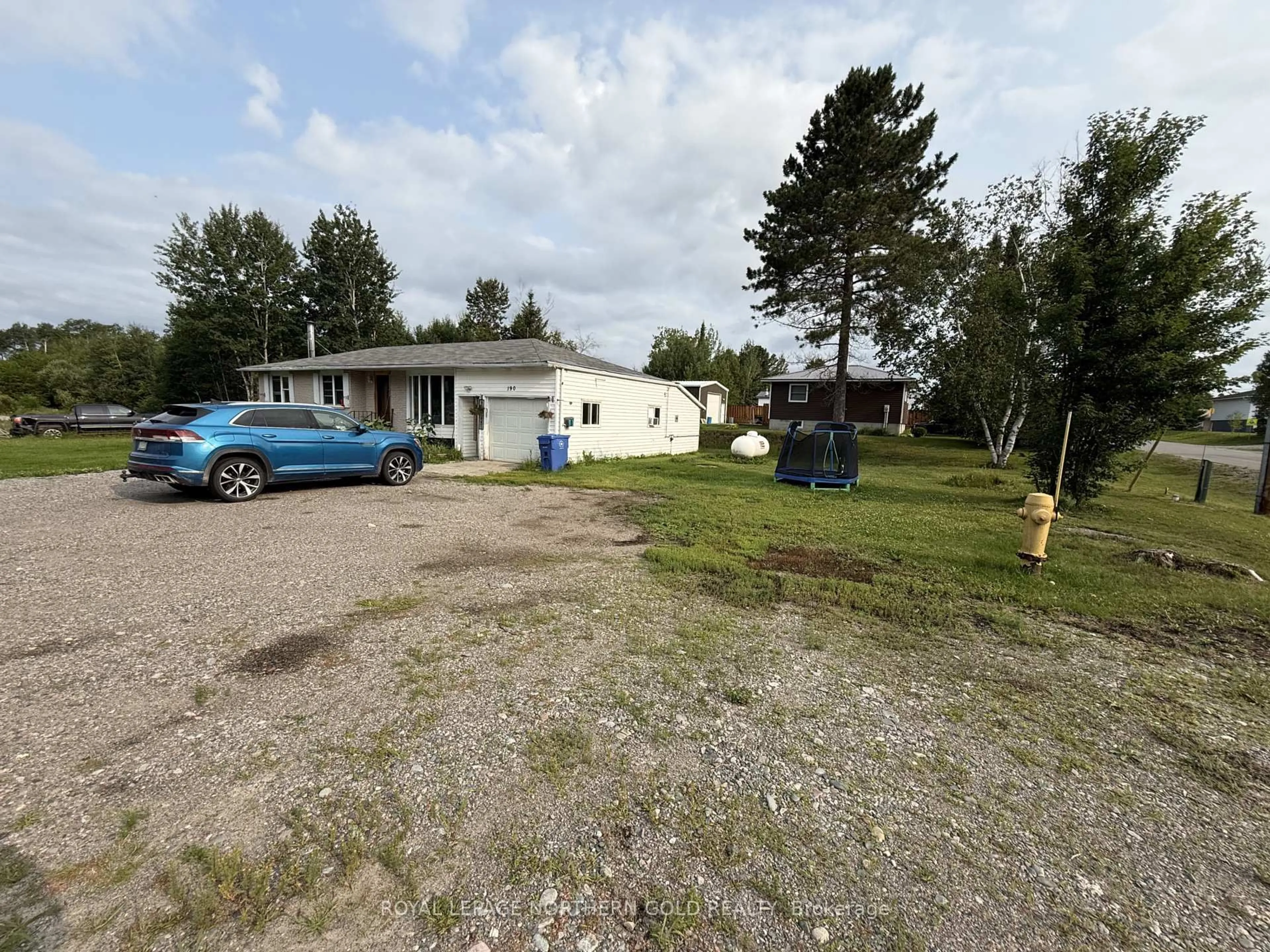 A pic from outside/outdoor area/front of a property/back of a property/a pic from drone, building for 190 Georgina St, Matachewan Ontario P0K 1M0