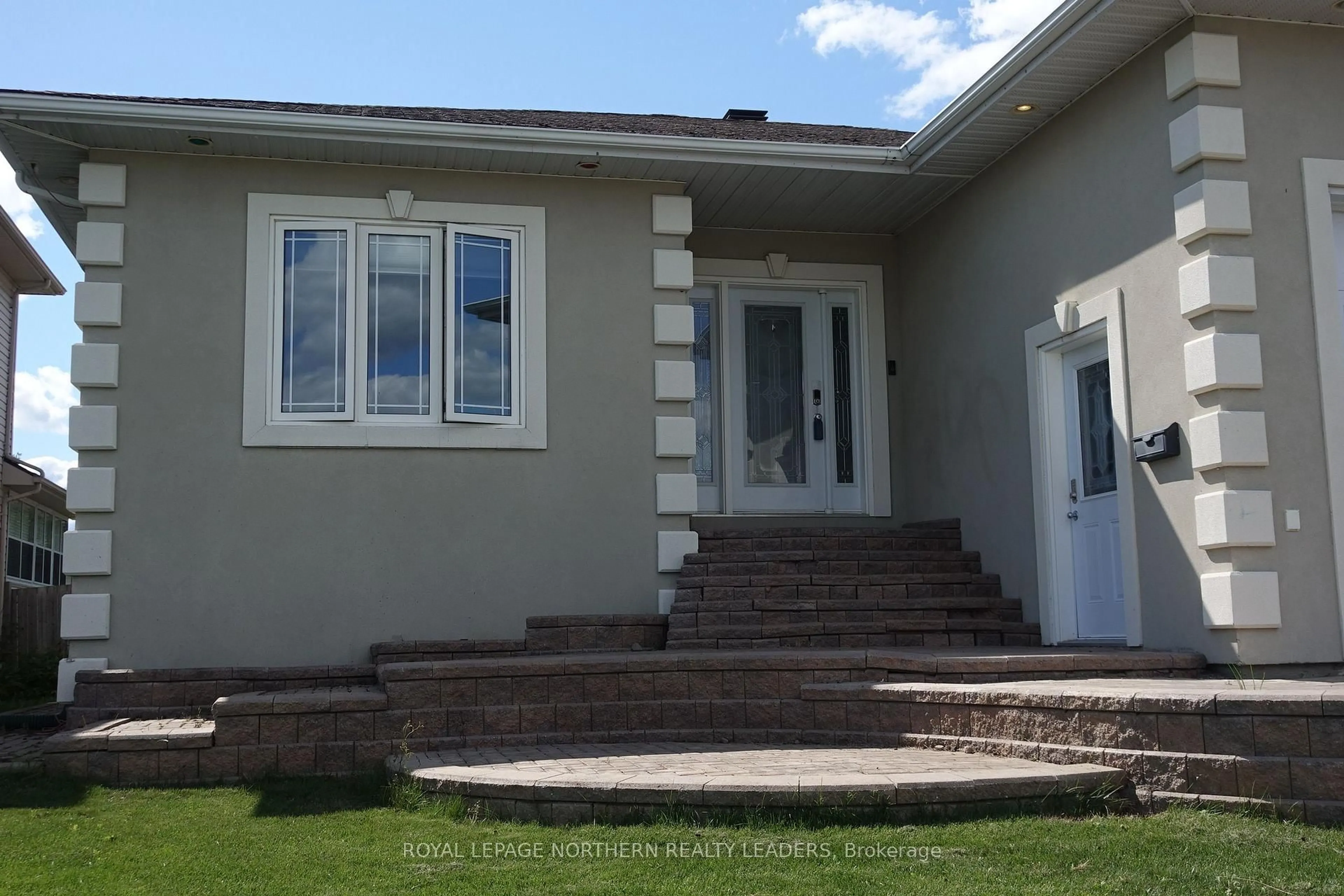 Home with vinyl exterior material, unknown for 85 Majestic Dr, Timmins Ontario P4R 1N6