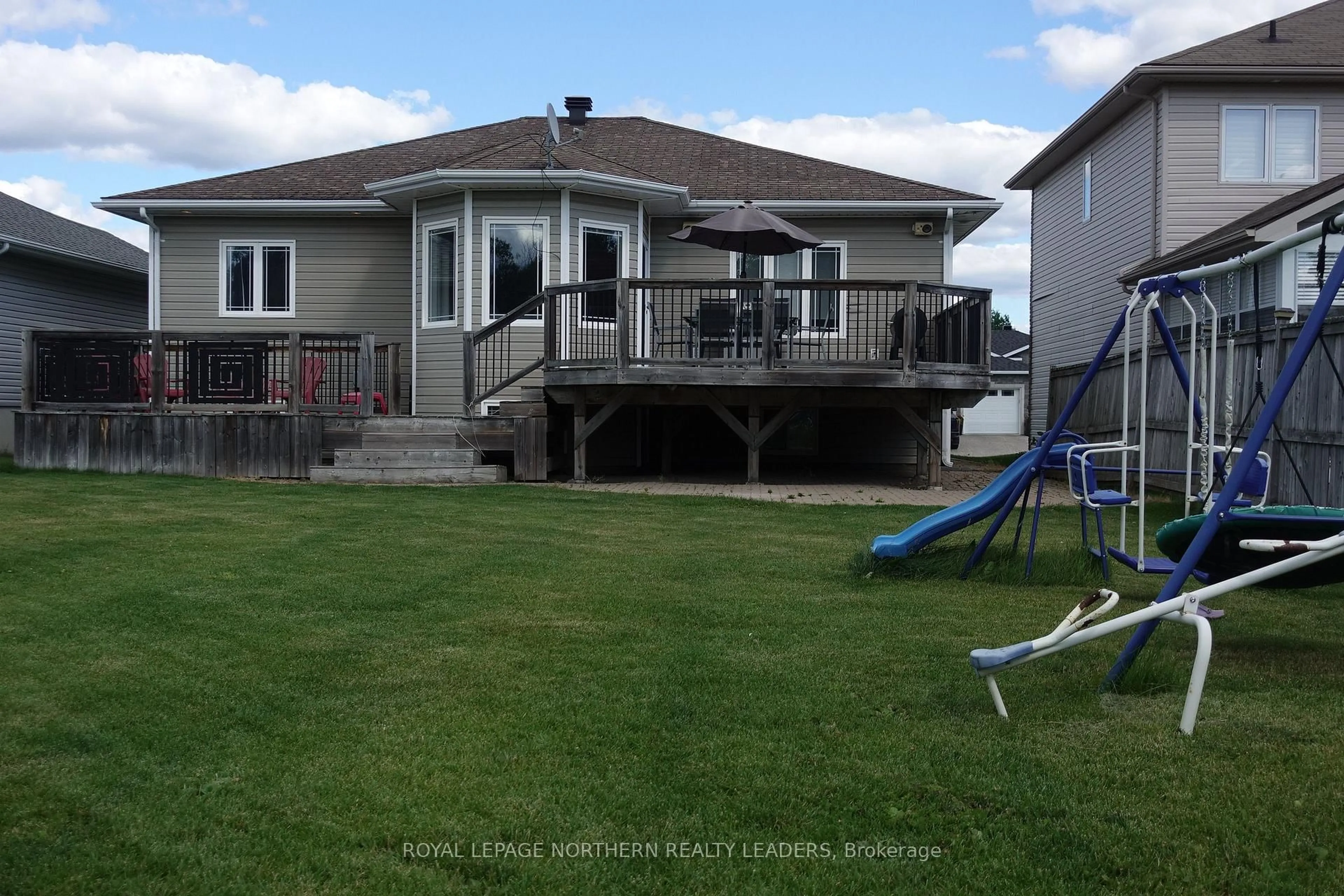 Home with vinyl exterior material, unknown for 85 Majestic Dr, Timmins Ontario P4R 1N6
