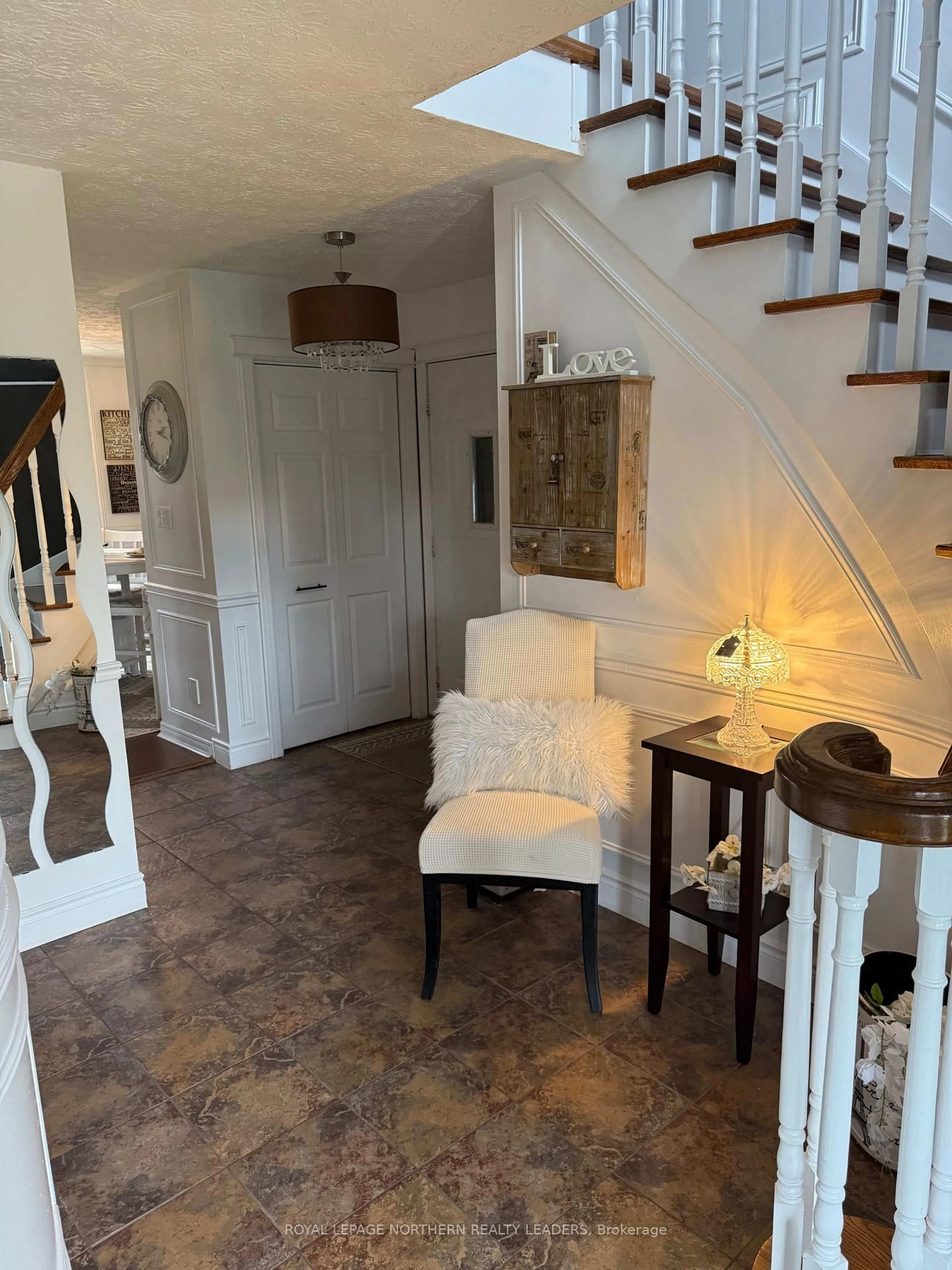 Indoor entryway for 187 Moneta Ave, Timmins Ontario P4N 8L7