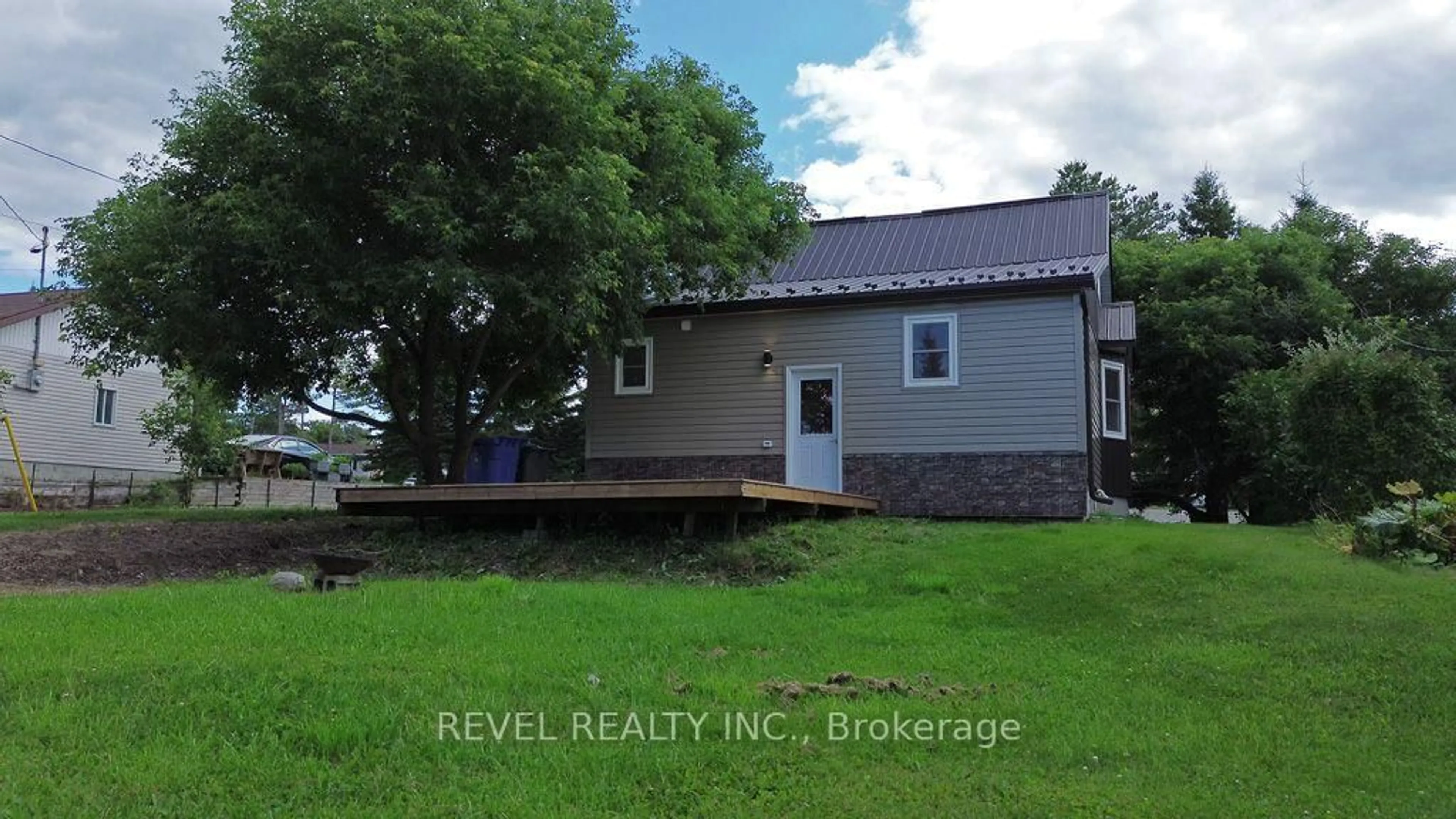 A pic from outside/outdoor area/front of a property/back of a property/a pic from drone, unknown for 434 Park Lane, Black River-Matheson Ontario P0K 1N0