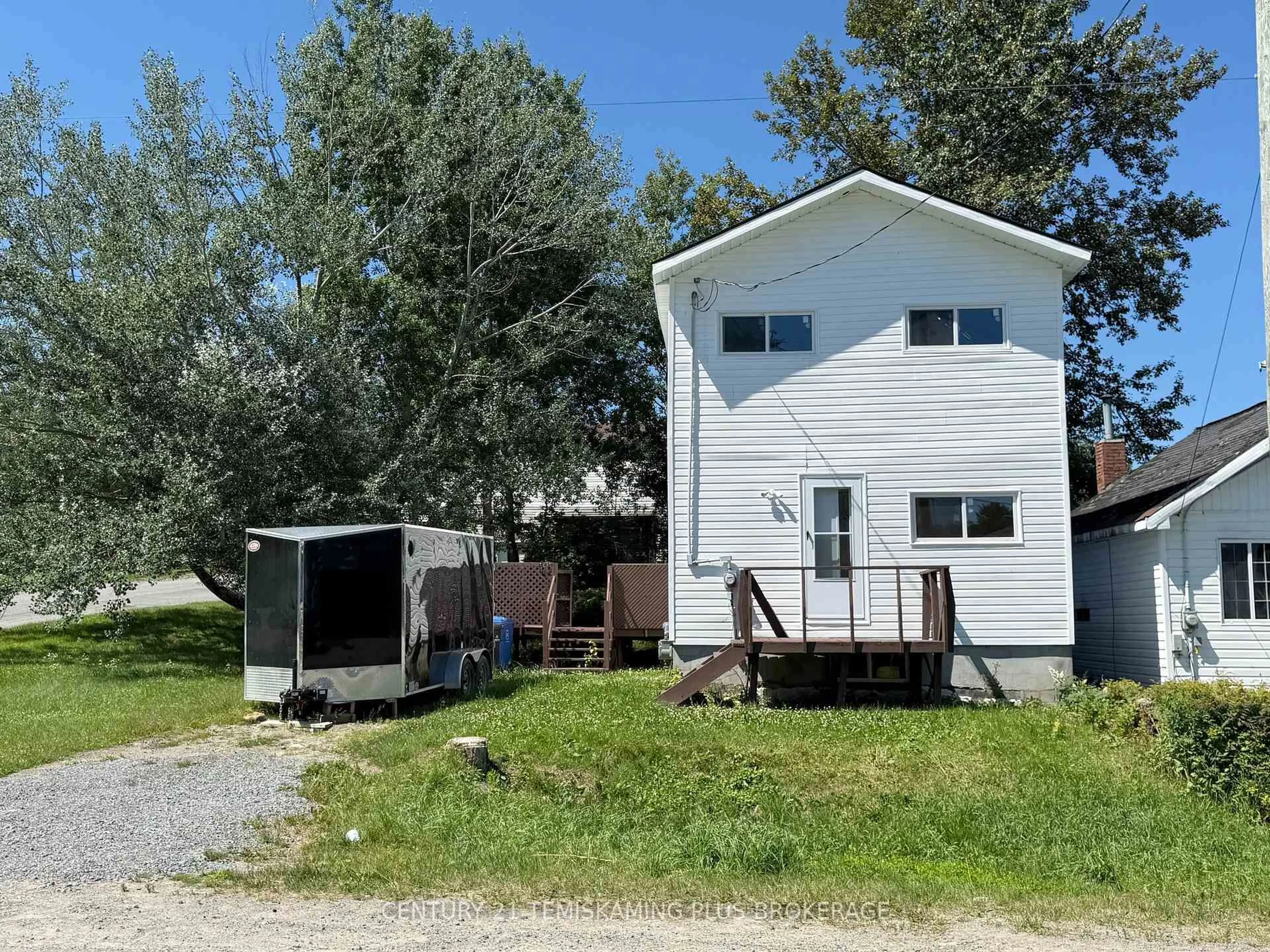 A pic from outside/outdoor area/front of a property/back of a property/a pic from drone, unknown for 3 Brown Ave, Kirkland Lake Ontario P2N 1L1