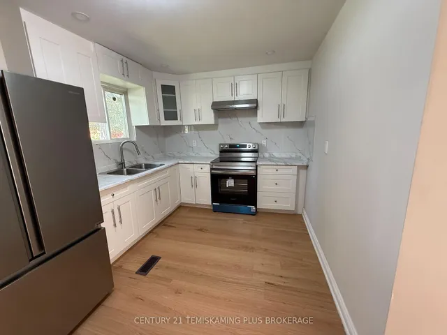 3 Brown Ave, Kirkland Lake 2