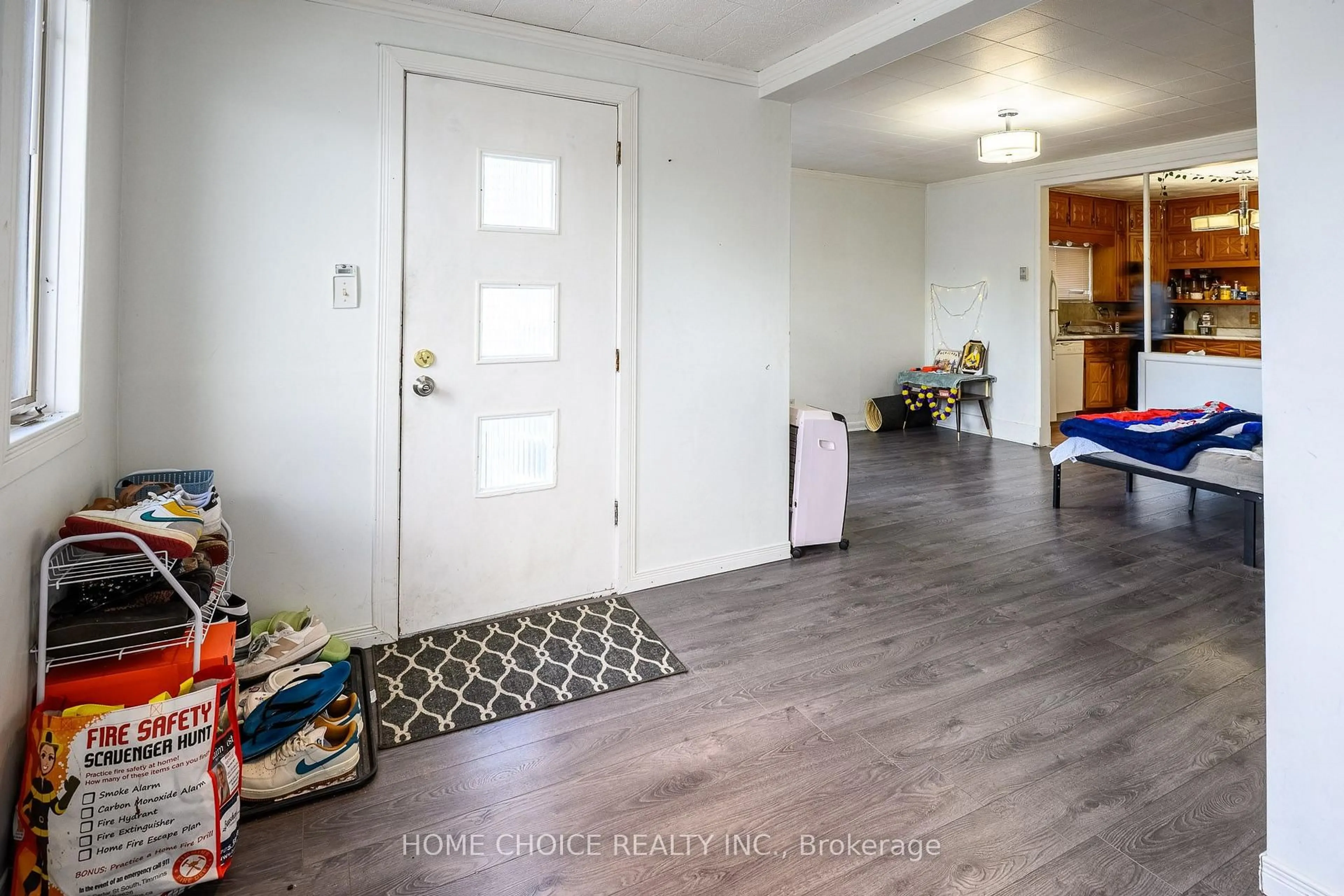Indoor entryway for 305 Maple St, Timmins Ontario P4N 6C2