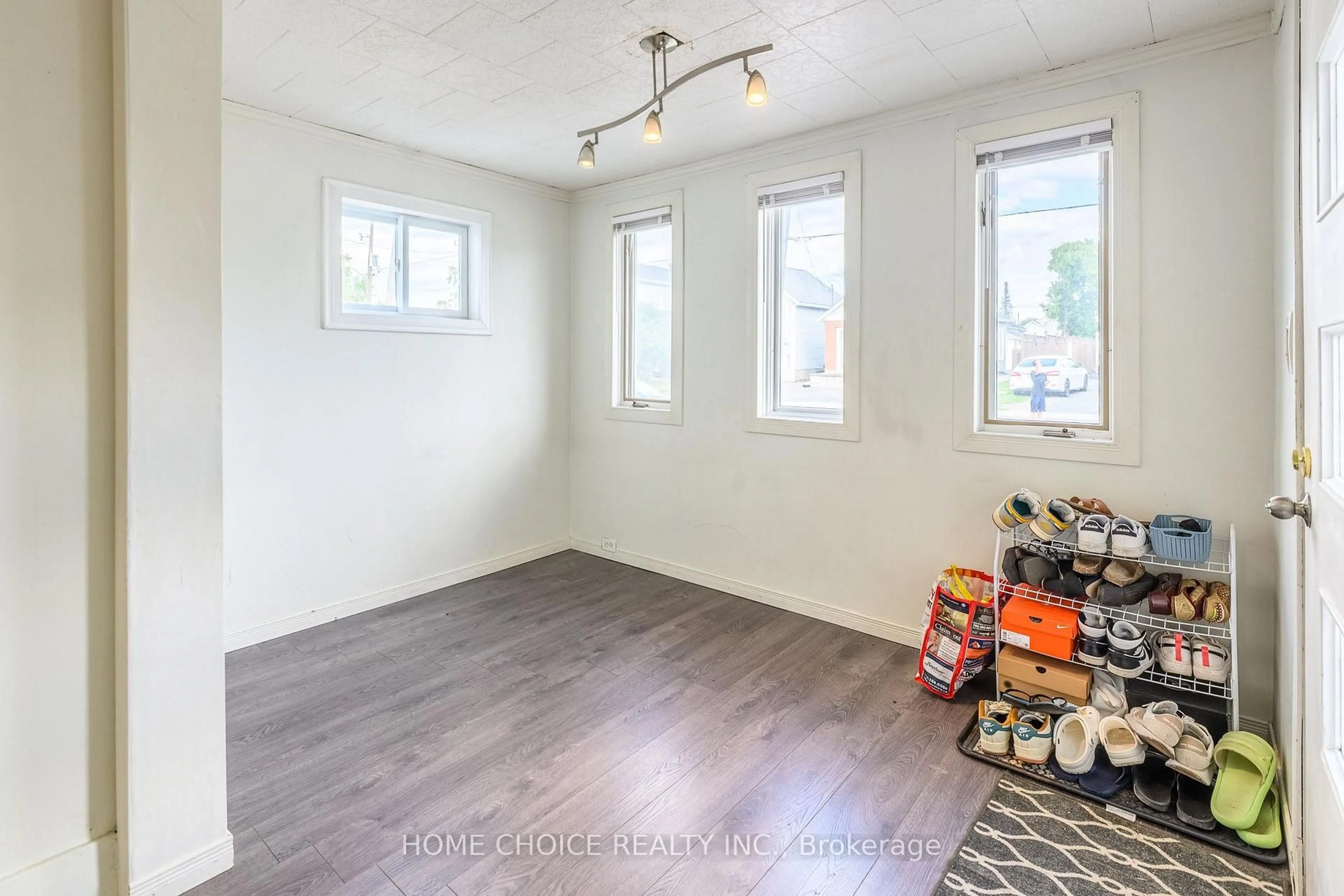 A pic of a room for 305 Maple St, Timmins Ontario P4N 6C2