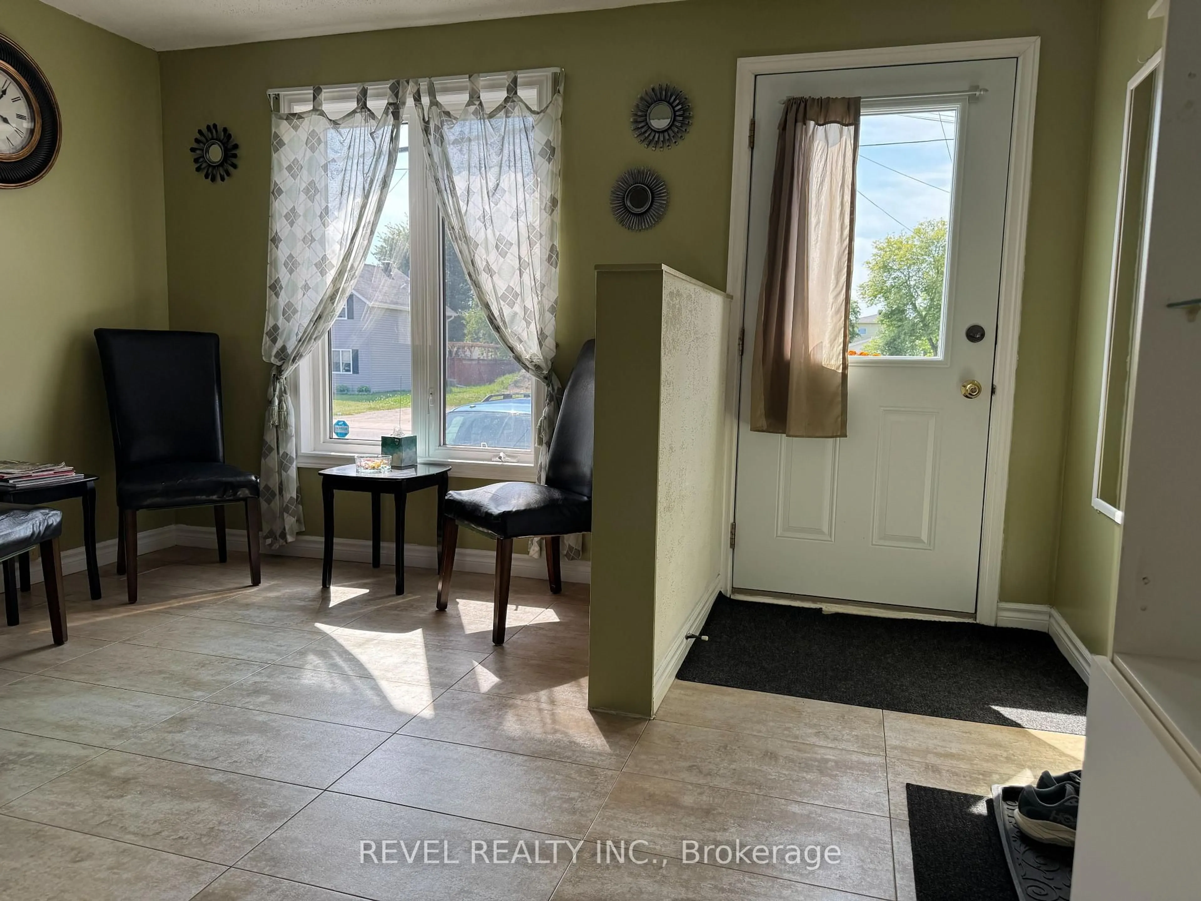 Indoor entryway for 214 Birch St, Timmins Ontario P4N 2B1