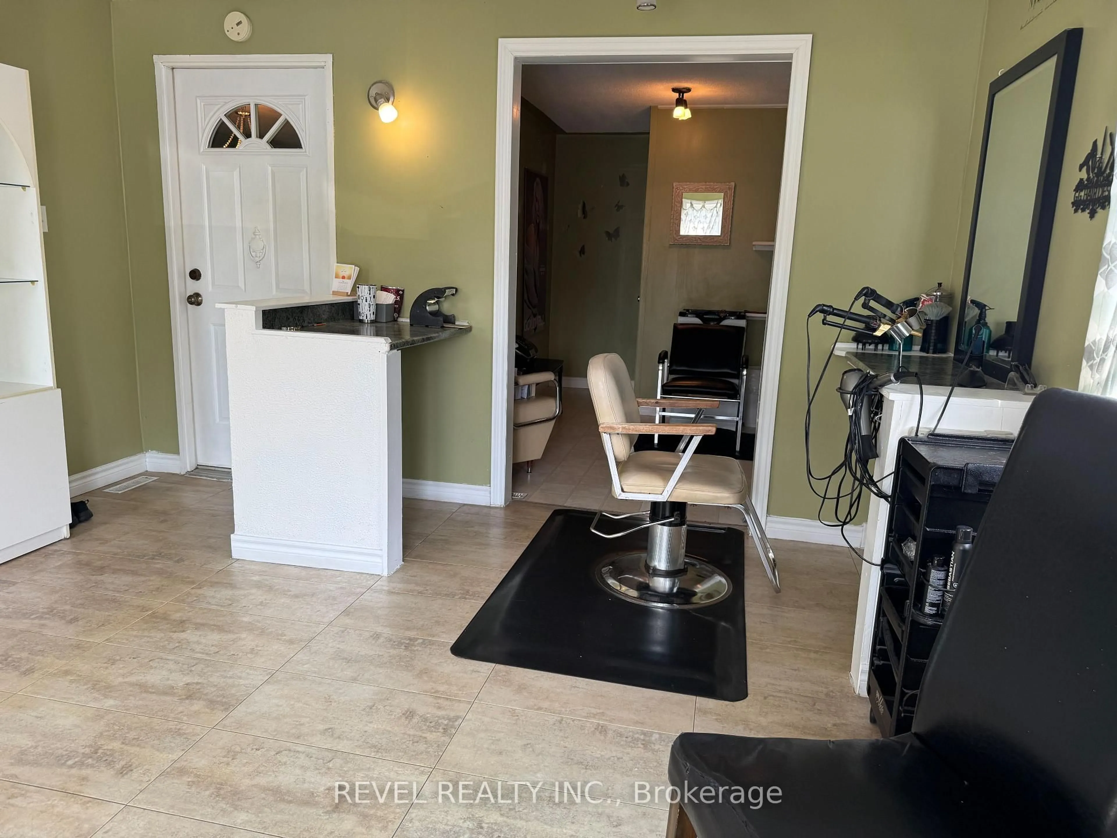 Indoor entryway for 214 Birch St, Timmins Ontario P4N 2B1