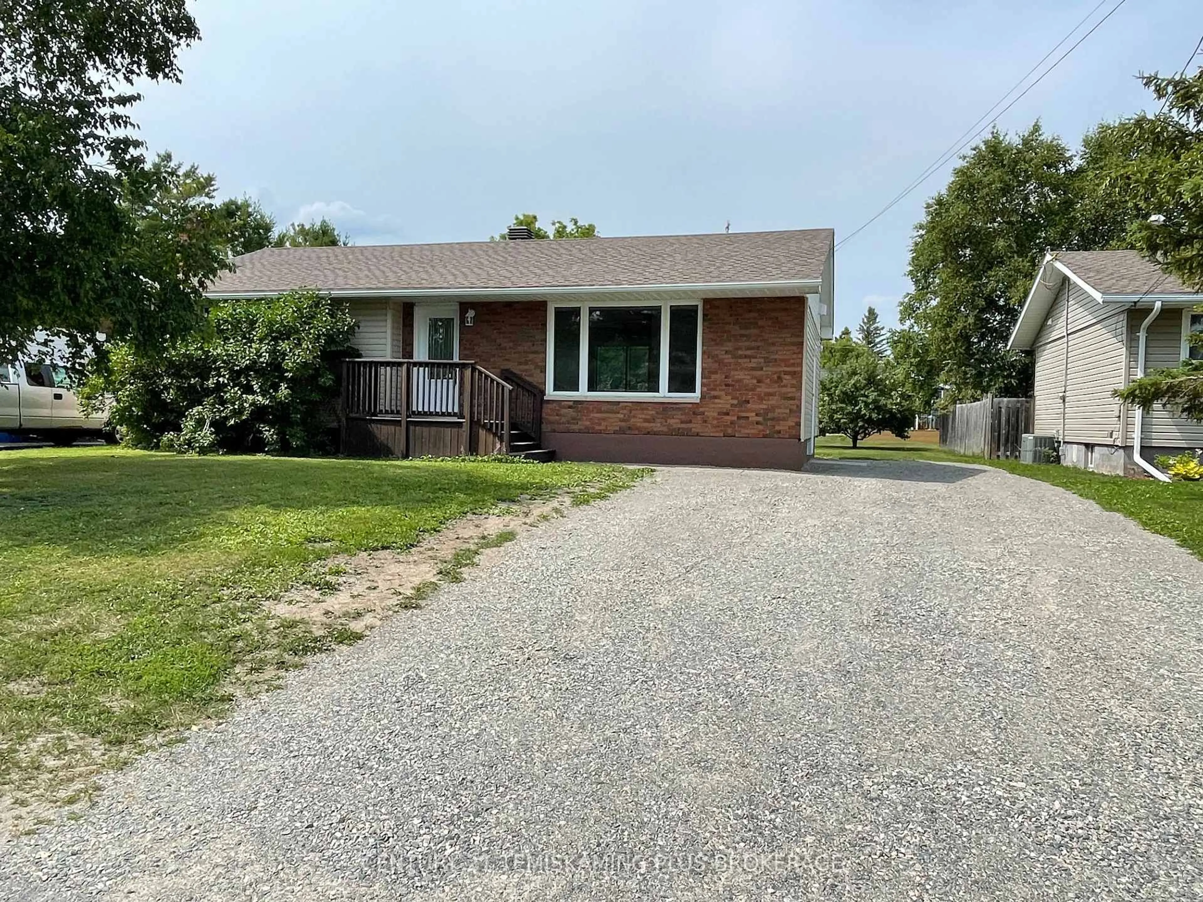 Unknown for 225 Hessle Ave, Temiskaming Shores Ontario P0J 1P0