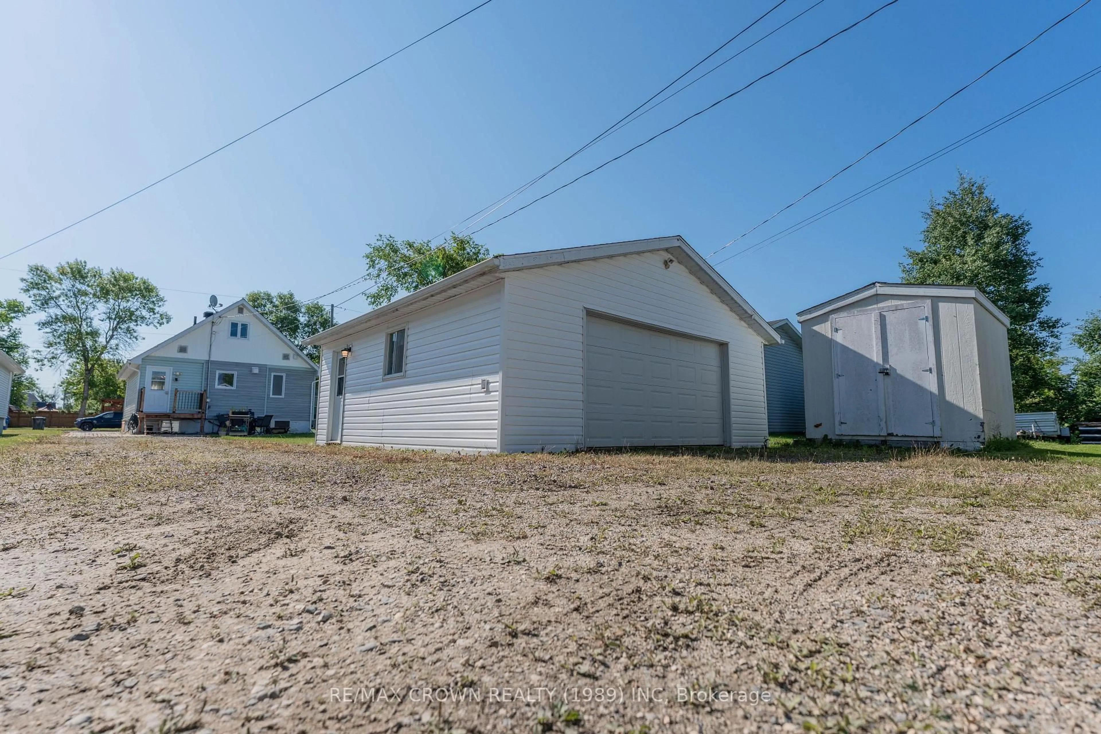 A pic from outside/outdoor area/front of a property/back of a property/a pic from drone, street for 47 Devonshire St, Kapuskasing Ontario P5N 1C2