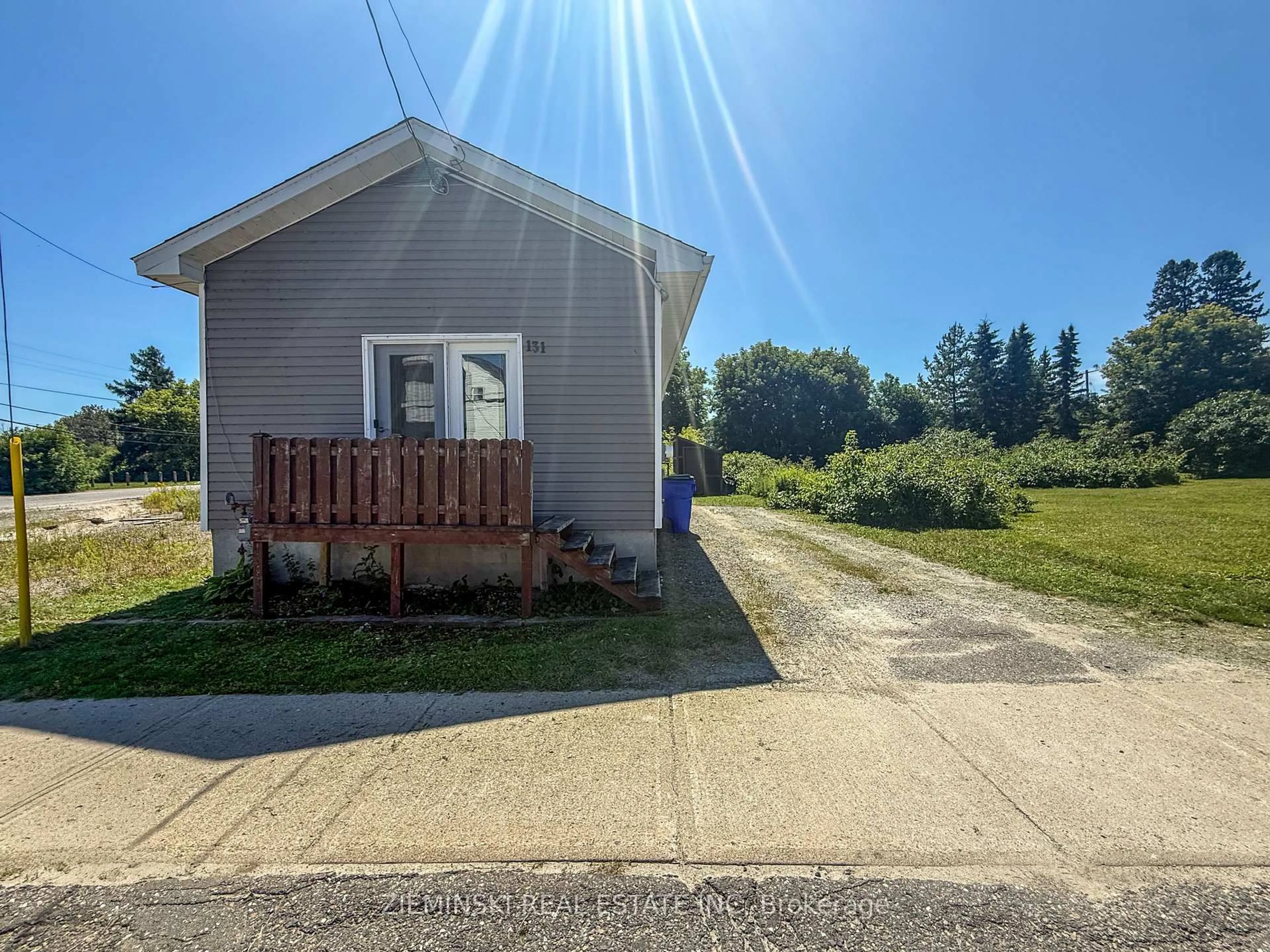 A pic from outside/outdoor area/front of a property/back of a property/a pic from drone, street for 131 Golden Ave, Timmins Ontario P0N 1H0