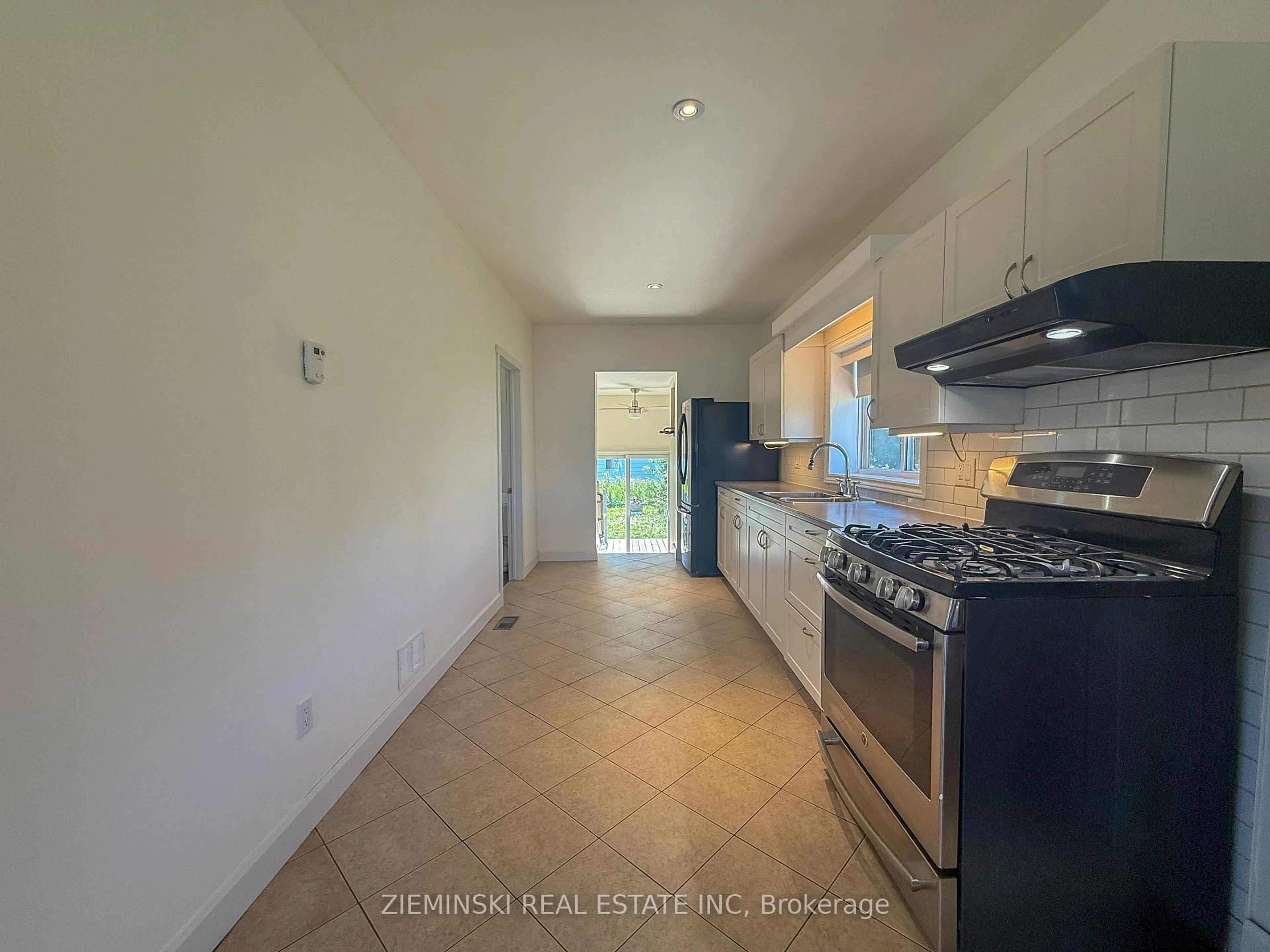 Standard kitchen, ceramic/tile floor for 131 Golden Ave, Timmins Ontario P0N 1H0