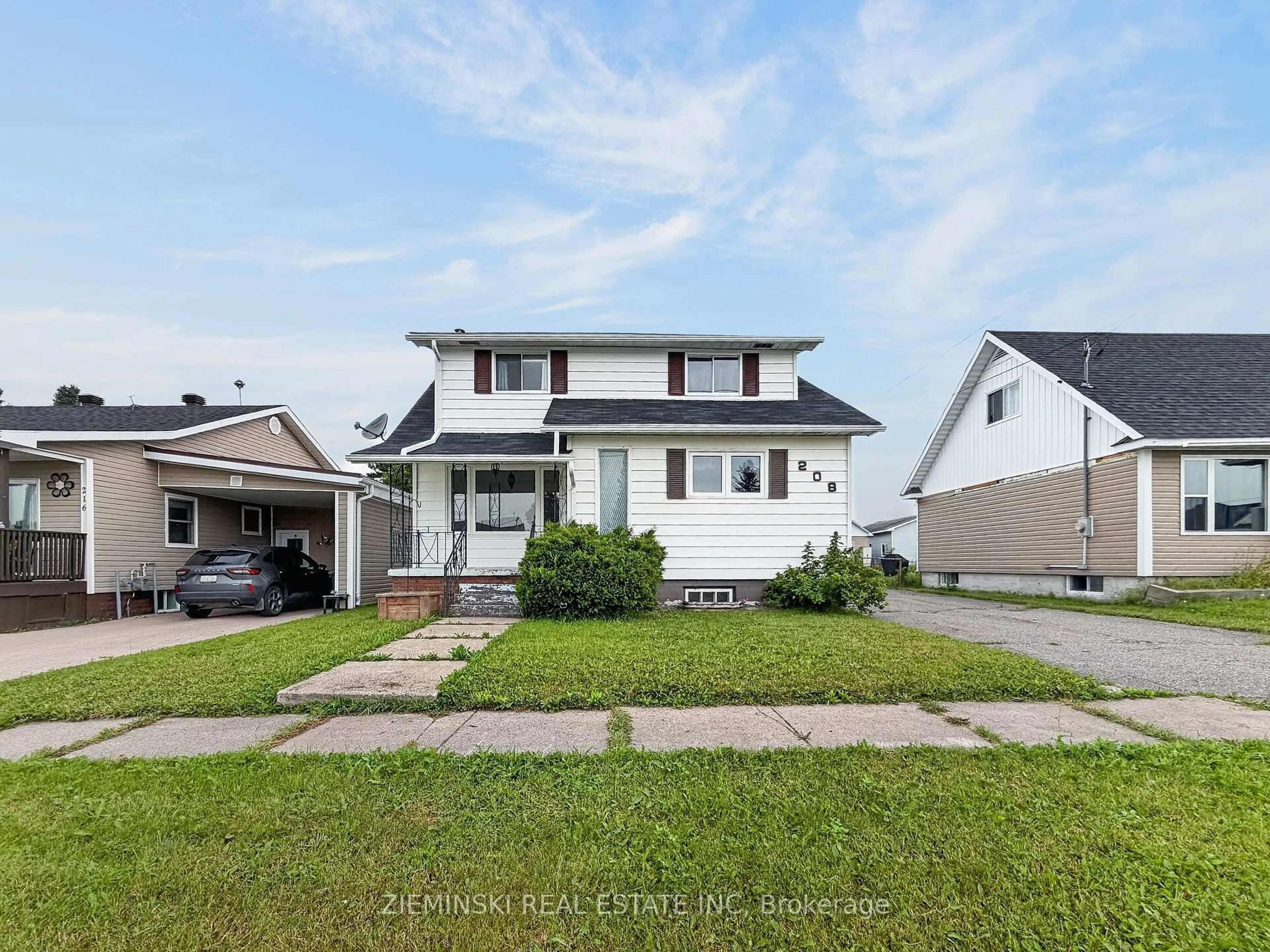 Home with vinyl exterior material, street for 208 Marion St, Iroquois Falls Ontario P0K 1G0