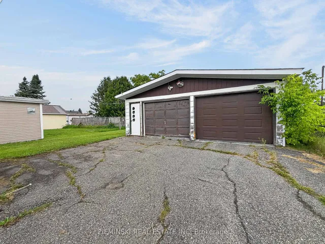 208 Marion St, Iroquois Falls 2